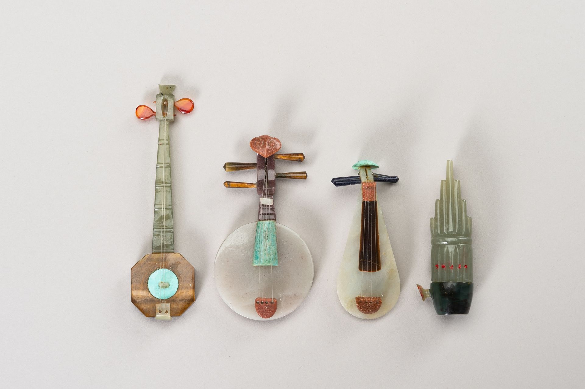 A GROUP OF EIGHT HARDSTONE MINIATURE MODELS OF MUSICAL INSTRUMENTS - Image 16 of 20