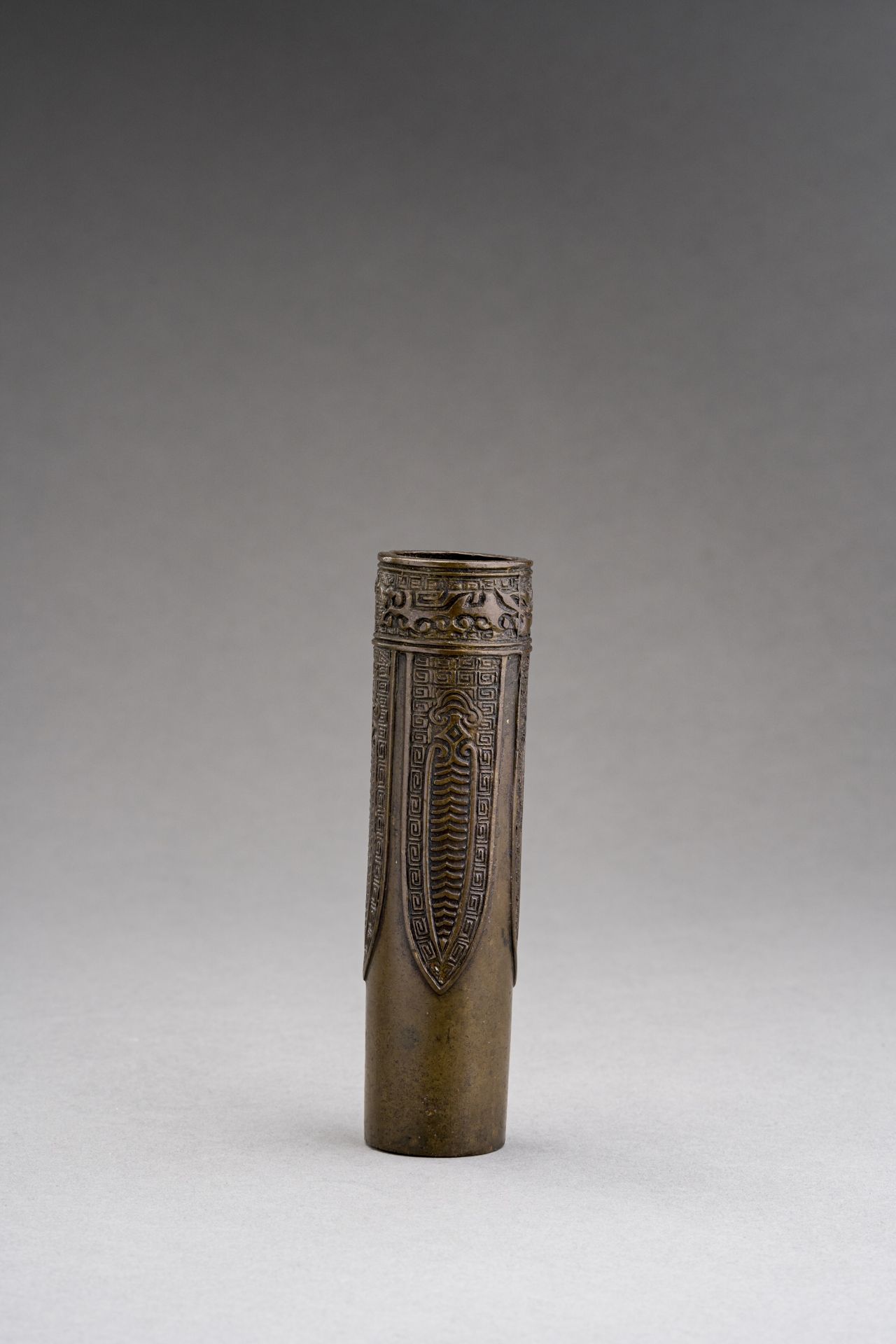 A BRONZE CYLINDRICAL VESSEL WITH CICADAS - Image 9 of 13