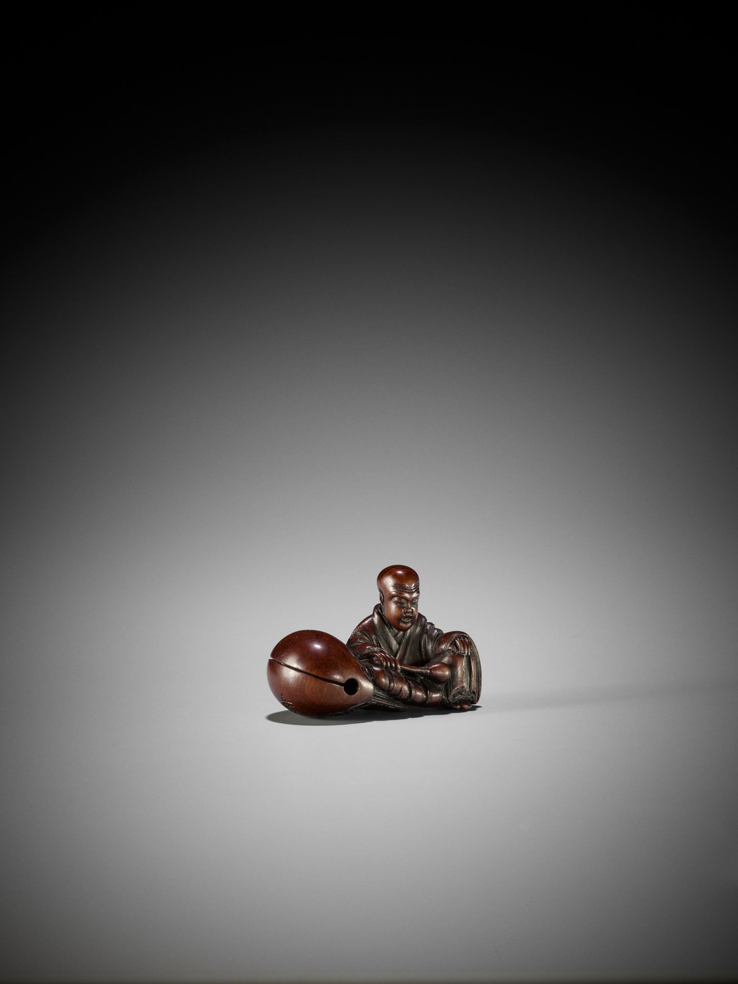 SHURAKU: A FINE WOOD NETSUKE OF A MONK WITH MOKUGYO - Image 9 of 10