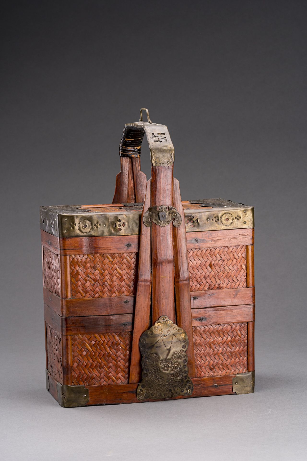 A BAMBOO PICNIC BASKET, QING DYNASTY