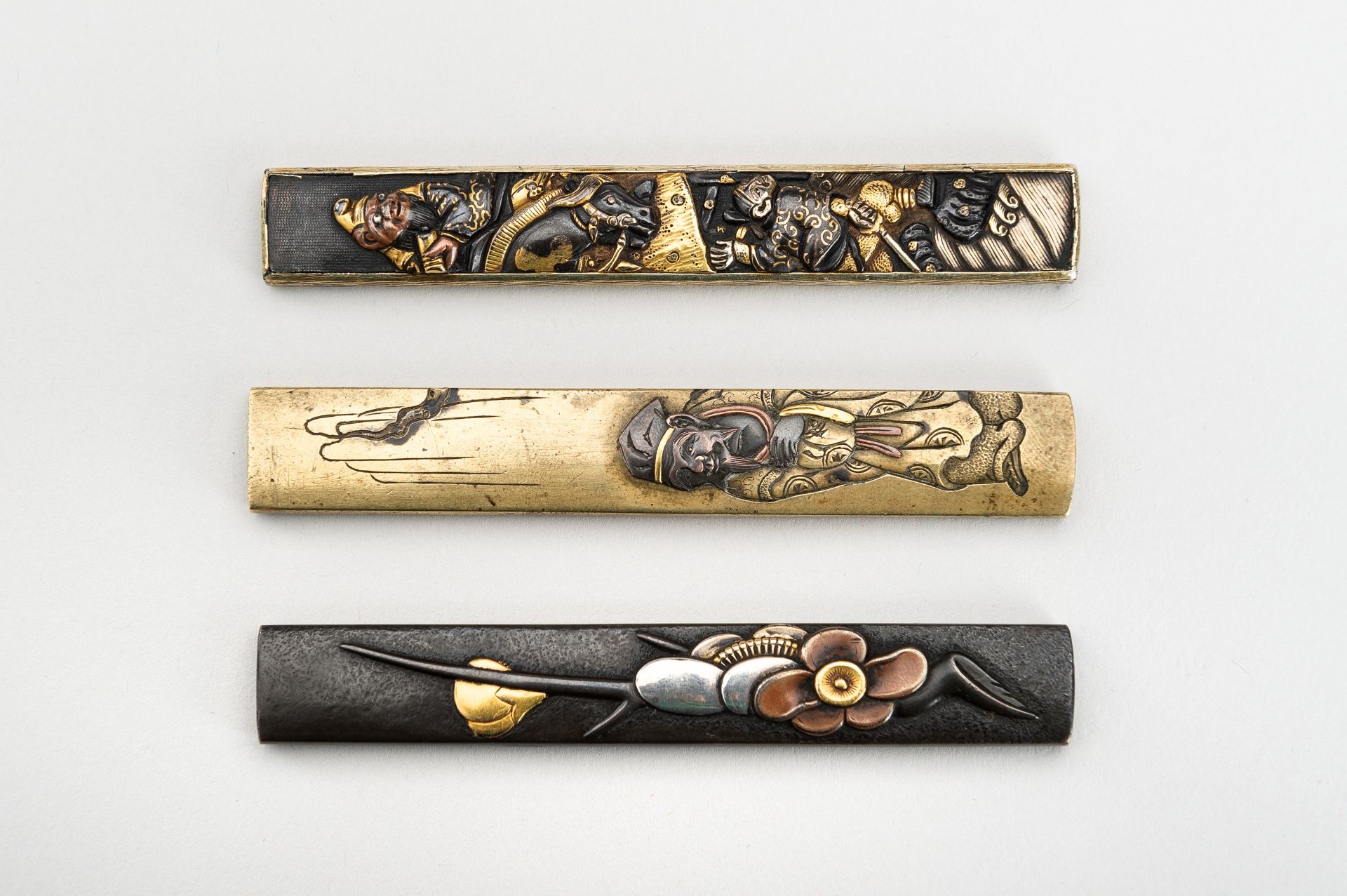 A GROUP OF THREE KOZUKA, 19th CENTURY - Image 2 of 13