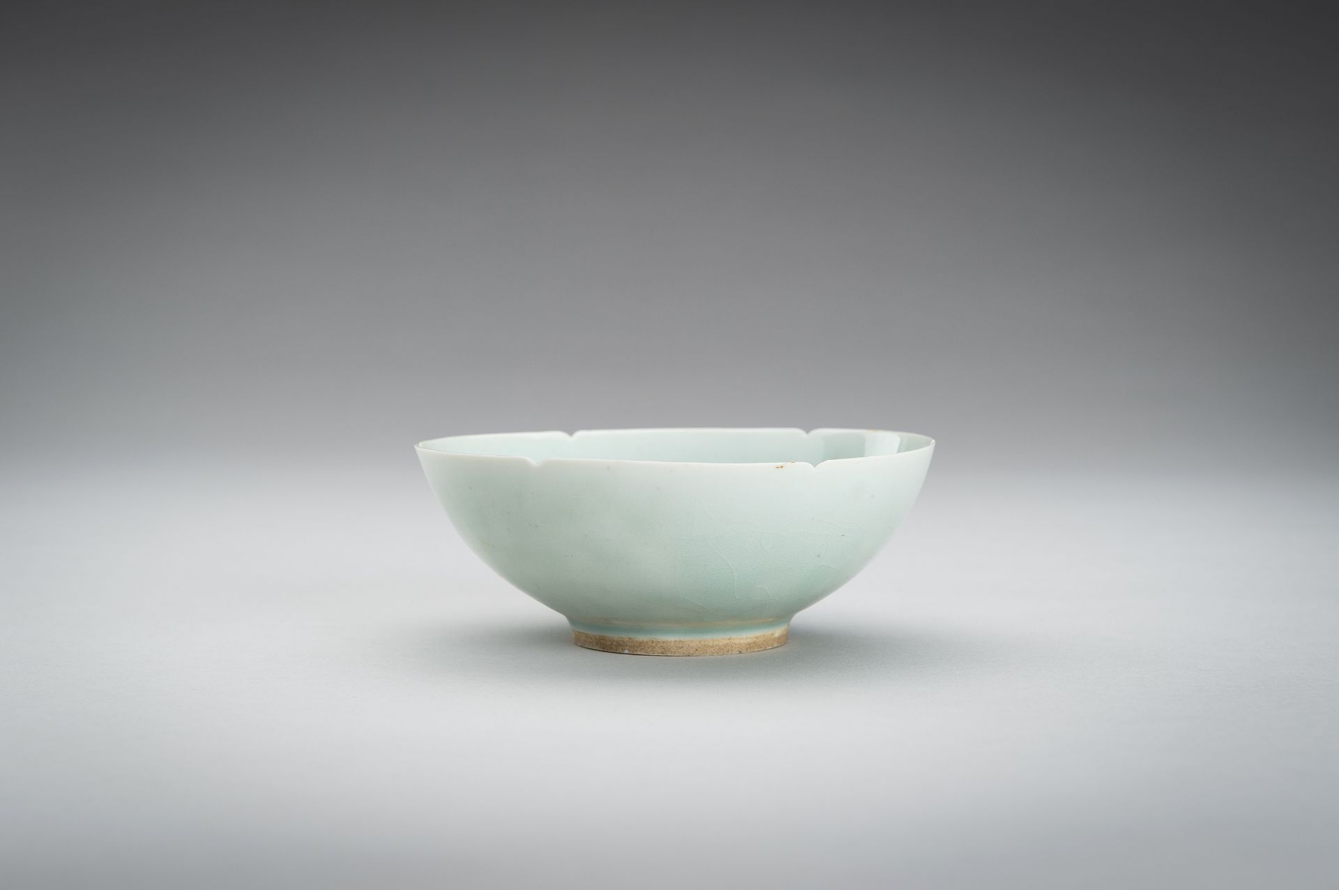 A SONG STYLE QINGBAI GLAZED PORCLEAIN BOWL - Image 6 of 12