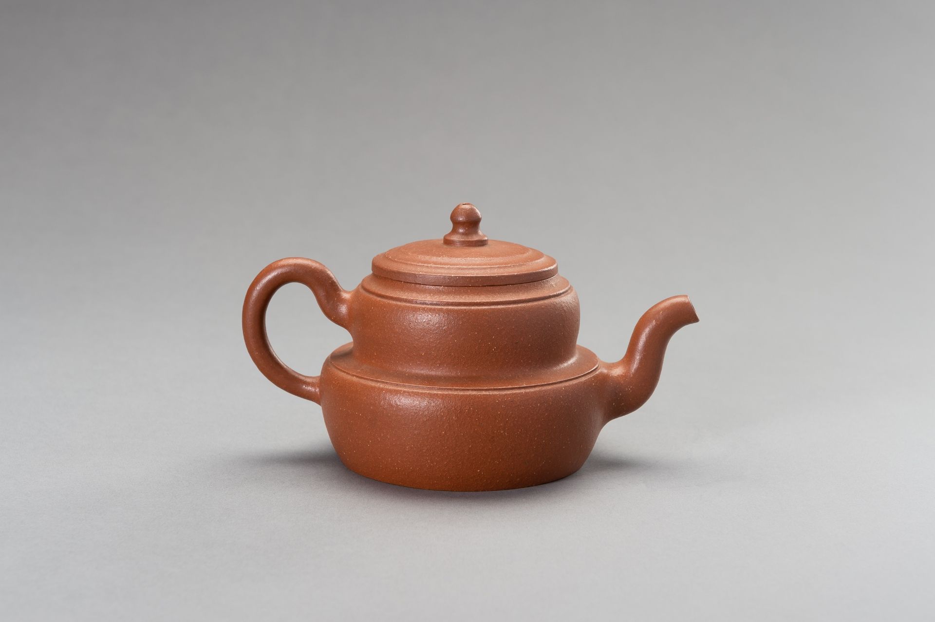 A YIXING DOUBLE GOURD TEAPOT AND COVER - Image 6 of 13