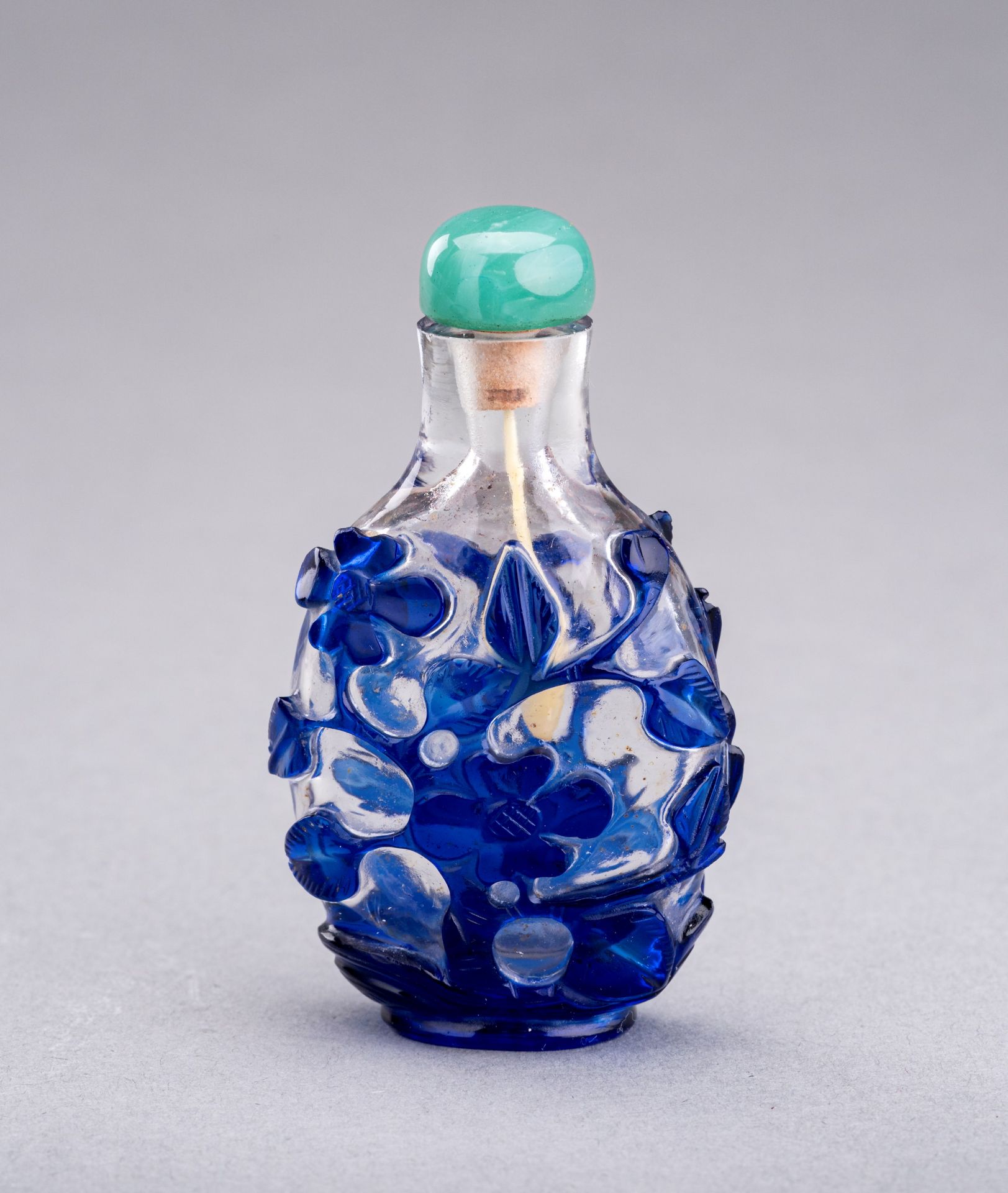 A SAPPHIRE-BLUE OVERLAY GLASS SNUFF BOTTLE, QING DYNASTY