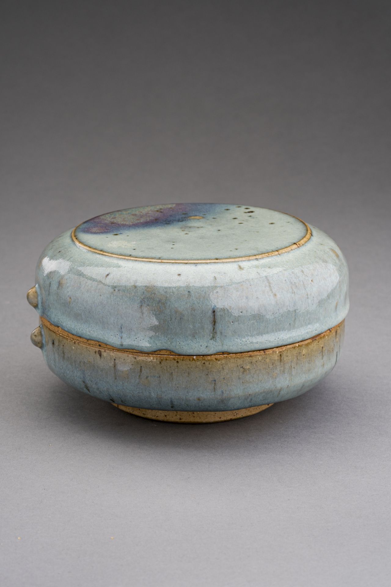 A LARGE, PURPLE-SPLASHED JUN CERAMIC BOX AND COVER, c. 1920s - Image 3 of 8