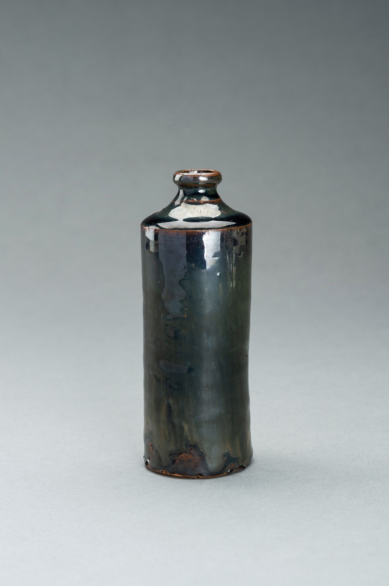 A SMALL BLACK GLAZED SONG DYNASTY VASE - Image 3 of 11