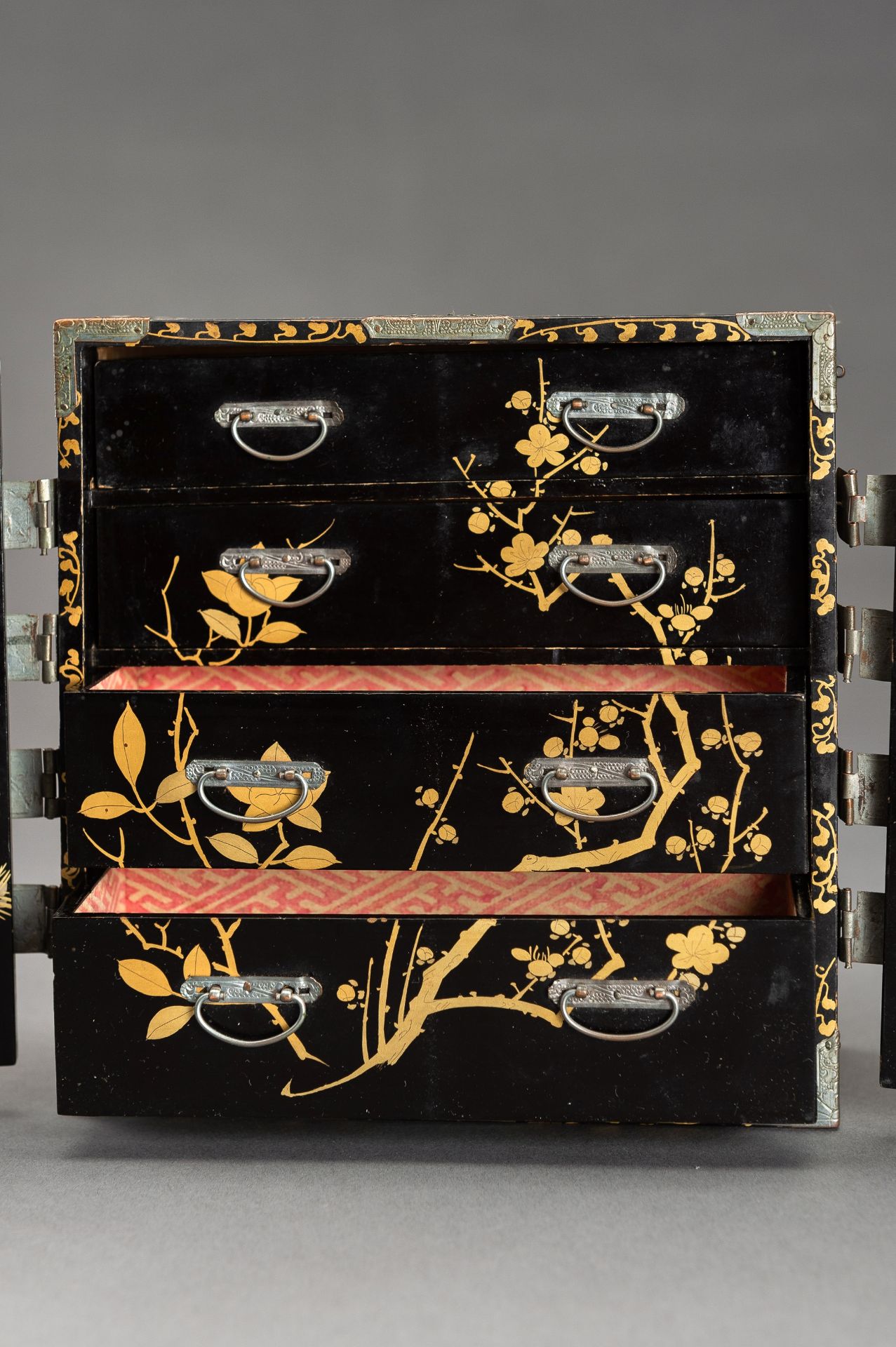 A BLACK AND GOLD LACQUER MINIATURE CABINET - Image 7 of 19