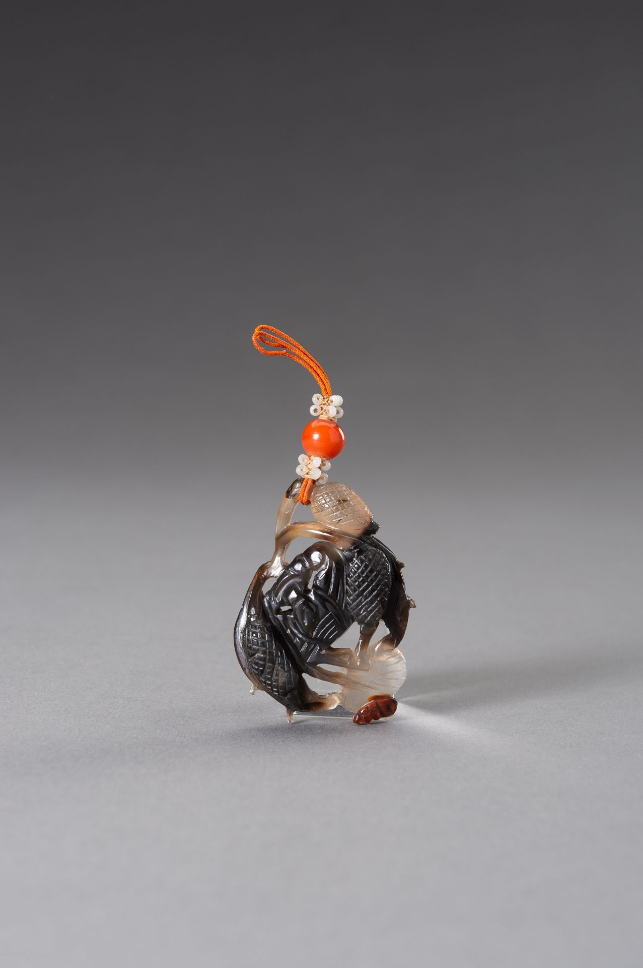 AN AGATE 'CRAB' PENDANT, 18TH CENTURY - Bild 2 aus 8