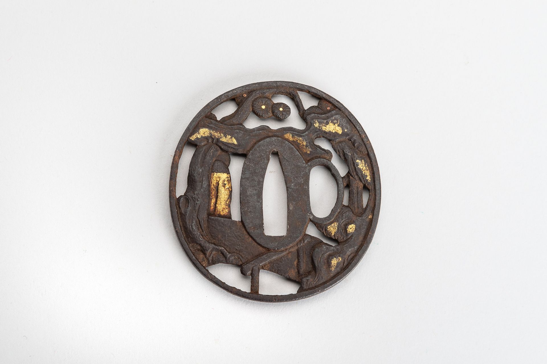 A LOT WITH FIVE IRON TSUBA, EDO PERIOD - Bild 14 aus 14