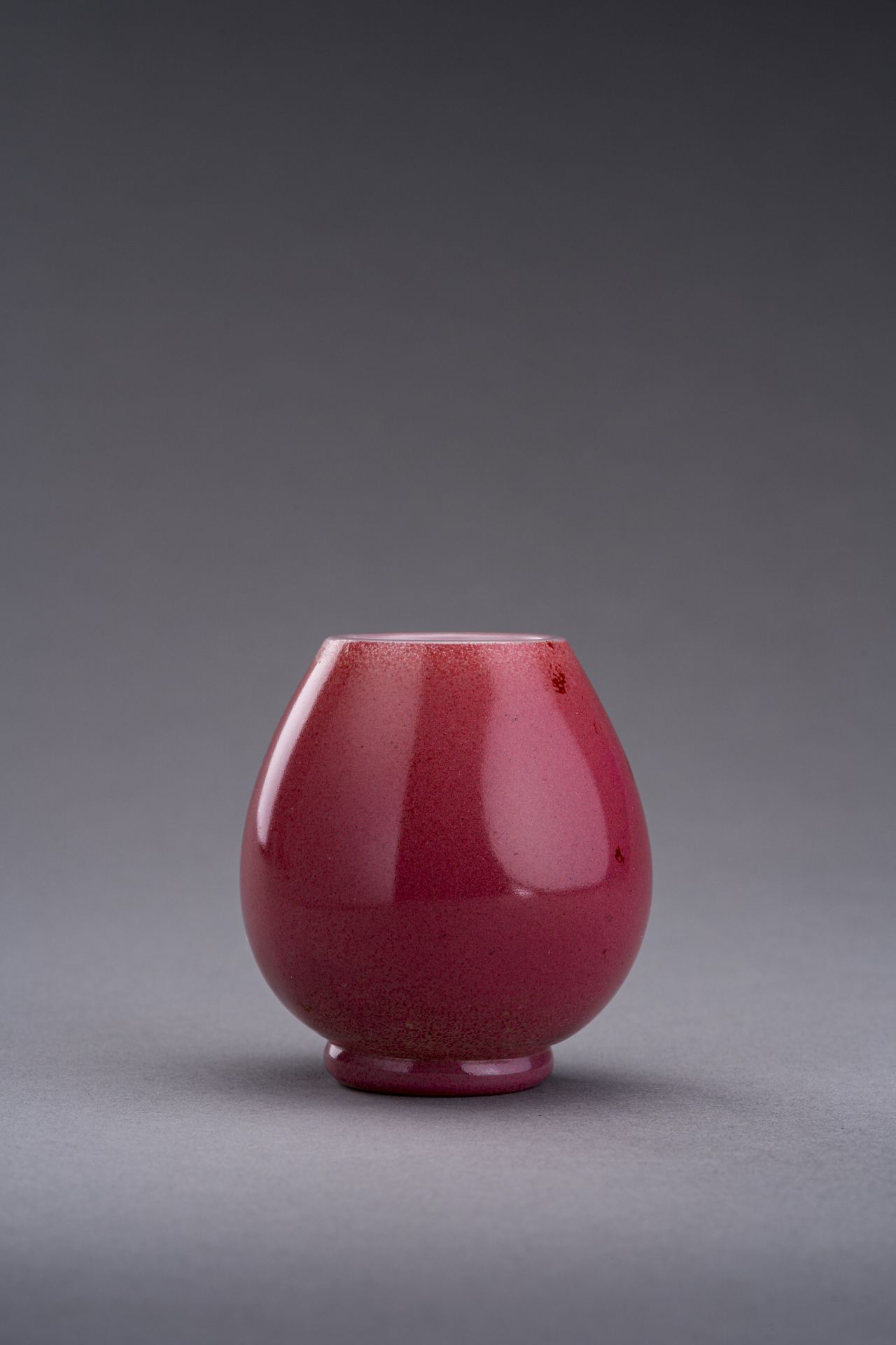 A SMALL PINK PEKING GLASS WATERPOT, DAOGUANG MARK AND POSSIBLY OF PERIOD - Image 3 of 7