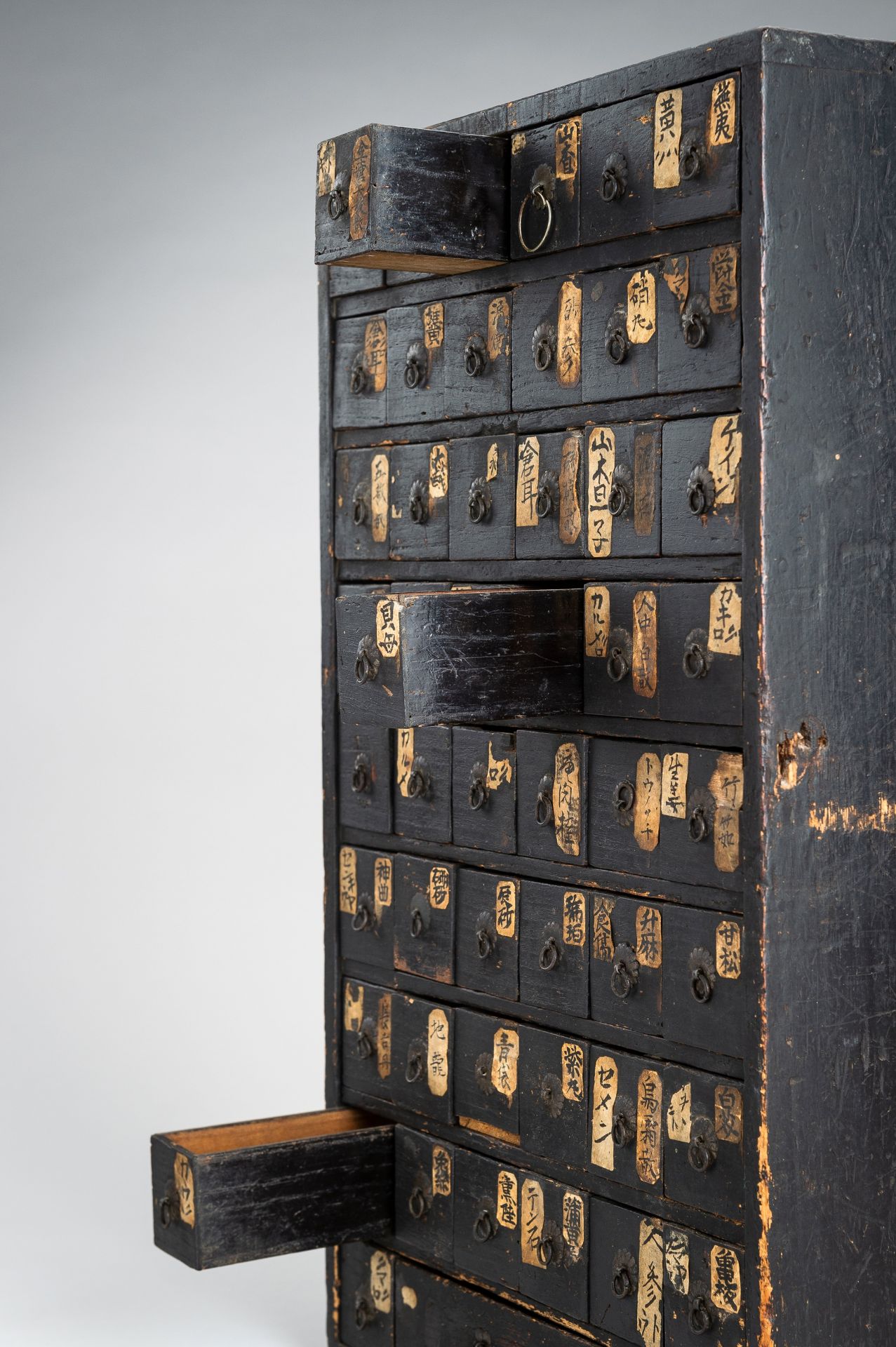 A WOODEN APOTHECARY CABINET WITH 51 DRAWERS, EDO - Image 7 of 20
