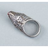 AN AGATE INSET PERSIAN SILVER RING