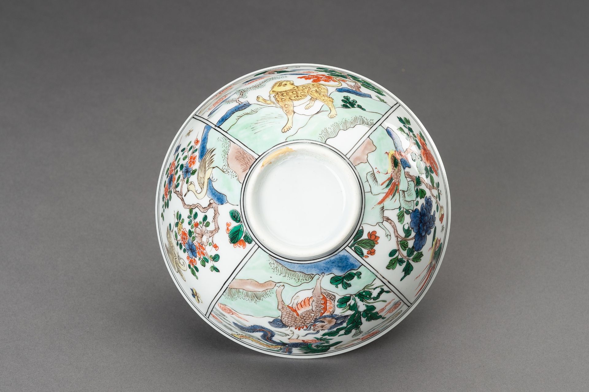 A SAMSON-STYLE COMPANY CHINOISERIE 'MYTHICAL CREATURES' PORCELAIN BOWL - Image 16 of 16