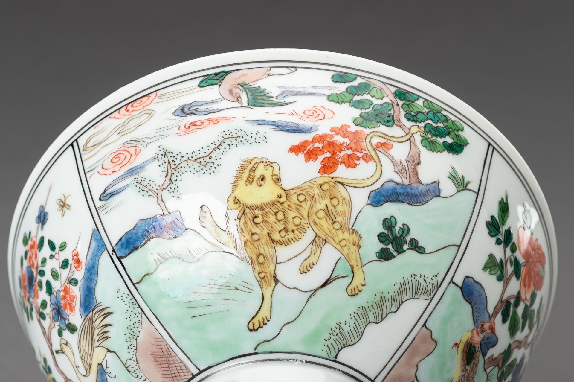 A SAMSON-STYLE COMPANY CHINOISERIE 'MYTHICAL CREATURES' PORCELAIN BOWL - Image 10 of 16