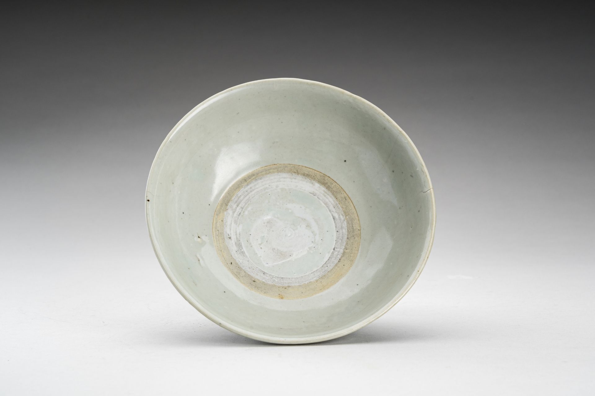 A KOREAN UNDERGLAZE BLUE PORCELAIN BOWL - Image 2 of 7