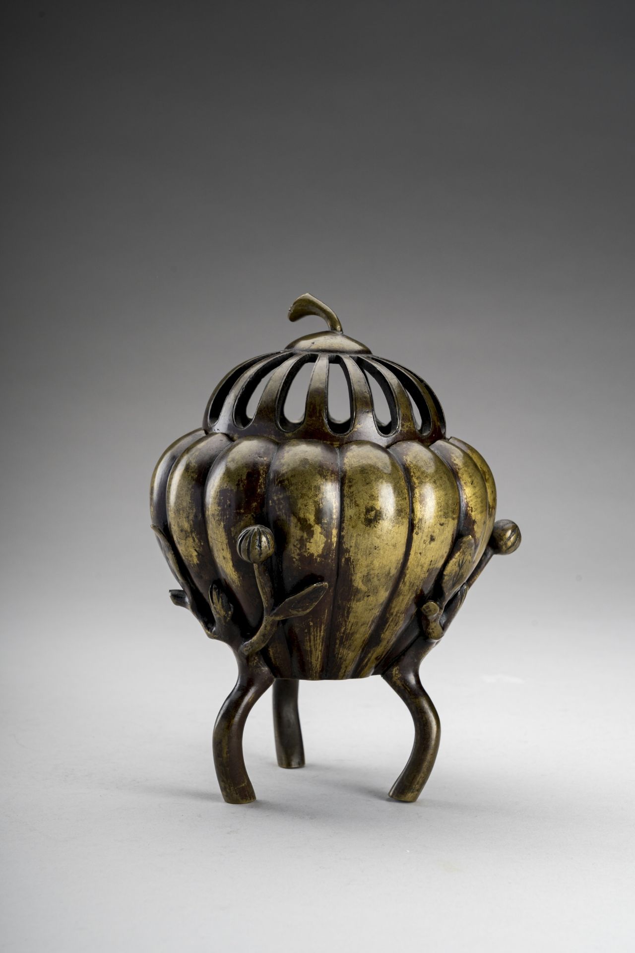 A 'MELON' BRONZE TRIPOD CENSER, MEIJI - Bild 2 aus 10