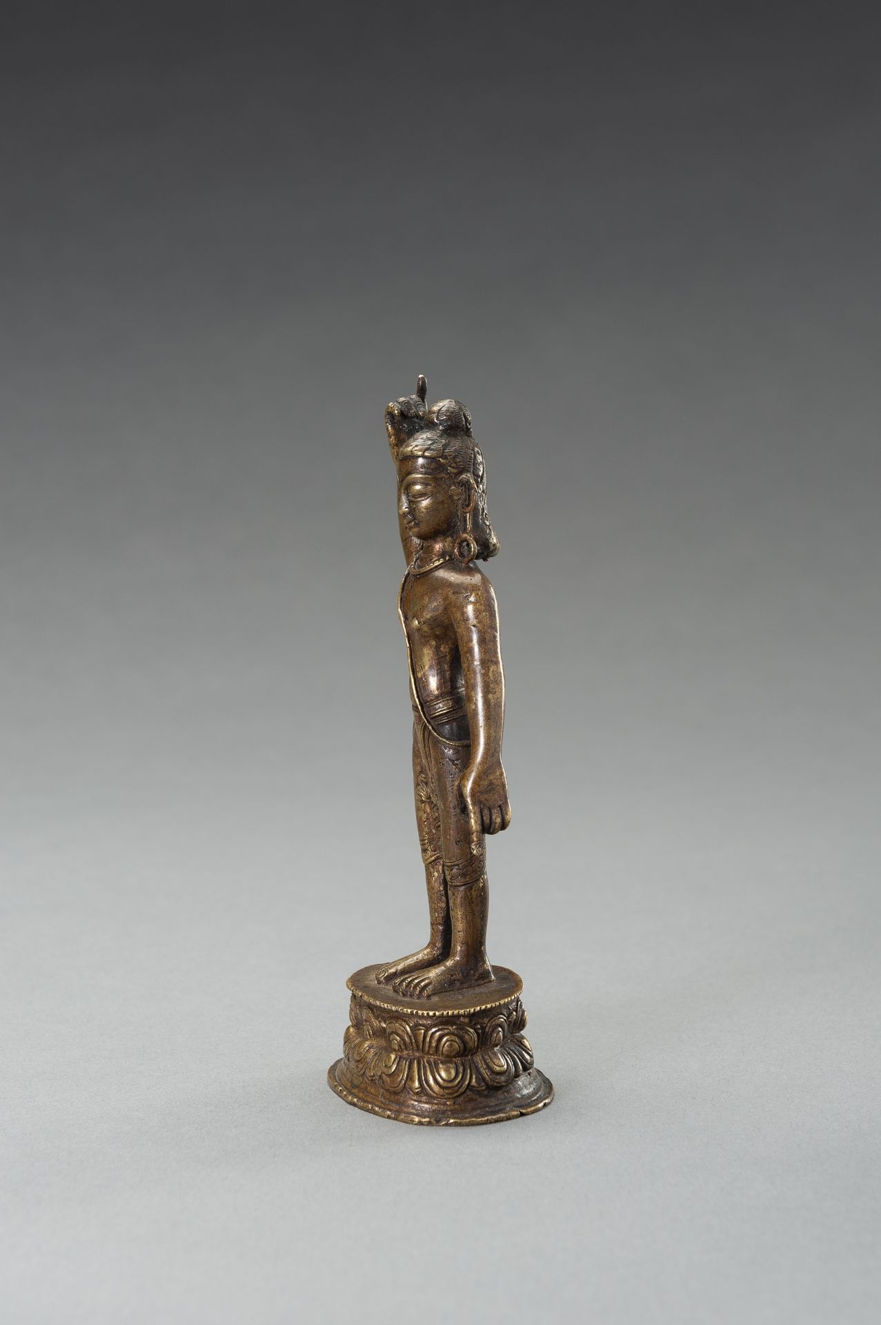 A BRONZE FIGURE OF THE INFANT BUDDHA SHAKYAMUNI, 19TH CENTURY - Bild 4 aus 8