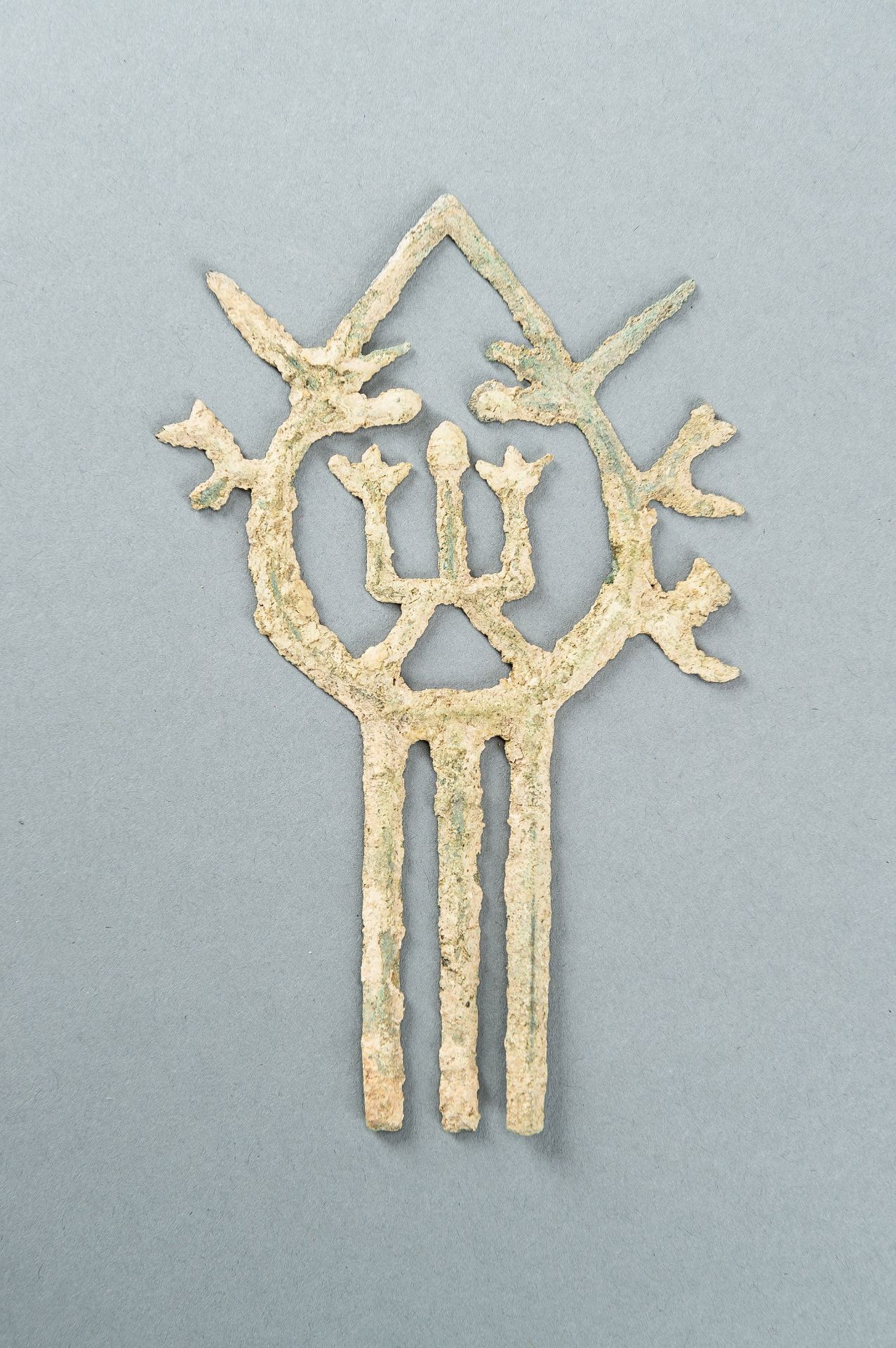A PAIR OF BRONZE HAIRPINS, DONG SON CULTURE - Image 6 of 11