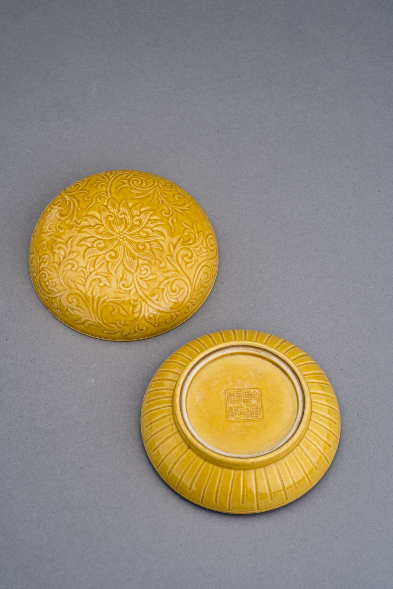 A YELLOW GLAZED PORCELAIN BOX AND COVER, c. 1920s - Image 8 of 9