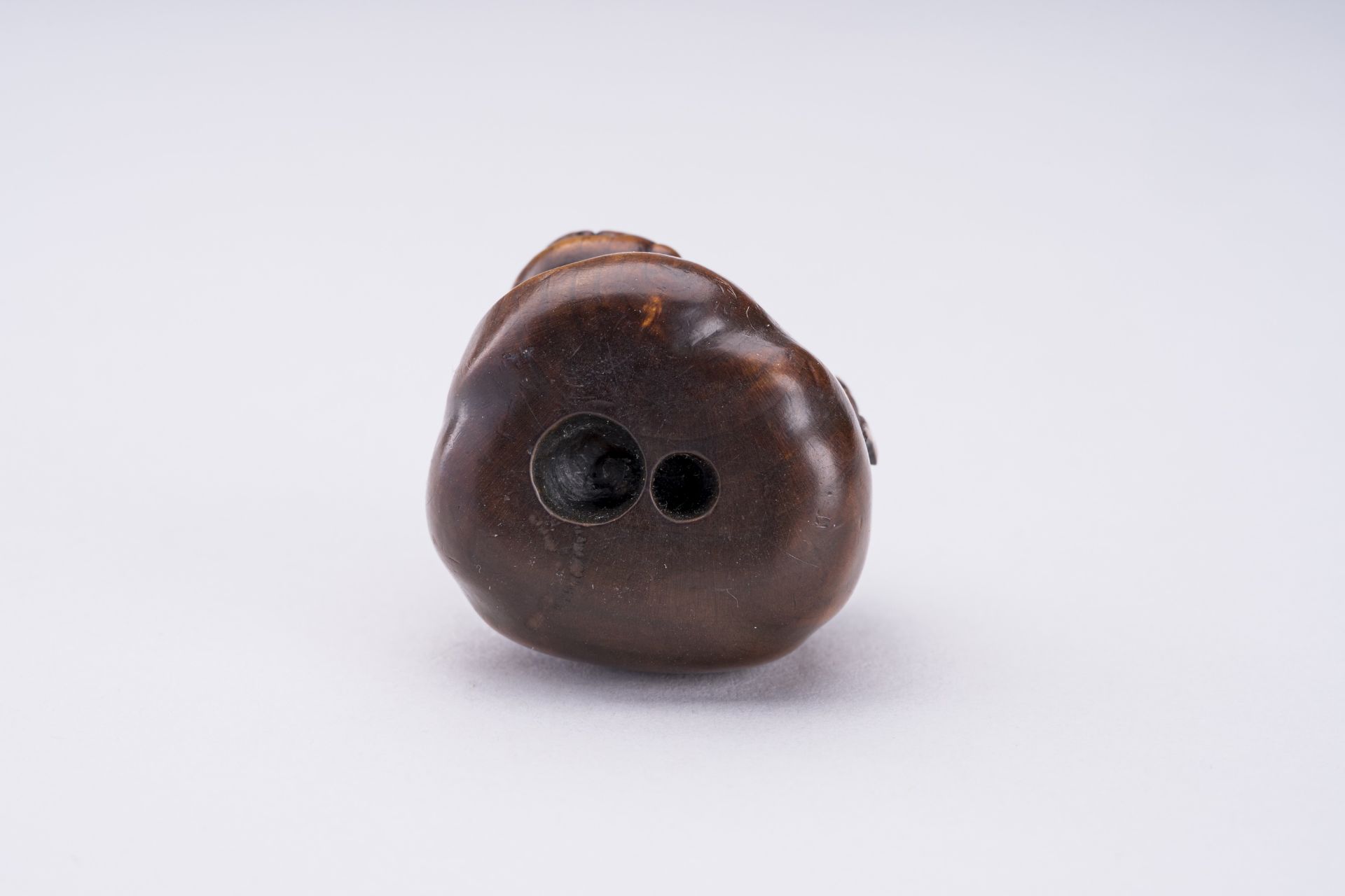 A WOOD NETSUKE OF HOTEI AND A BOY INSIDE HIS TREASURE BAG - Image 6 of 6