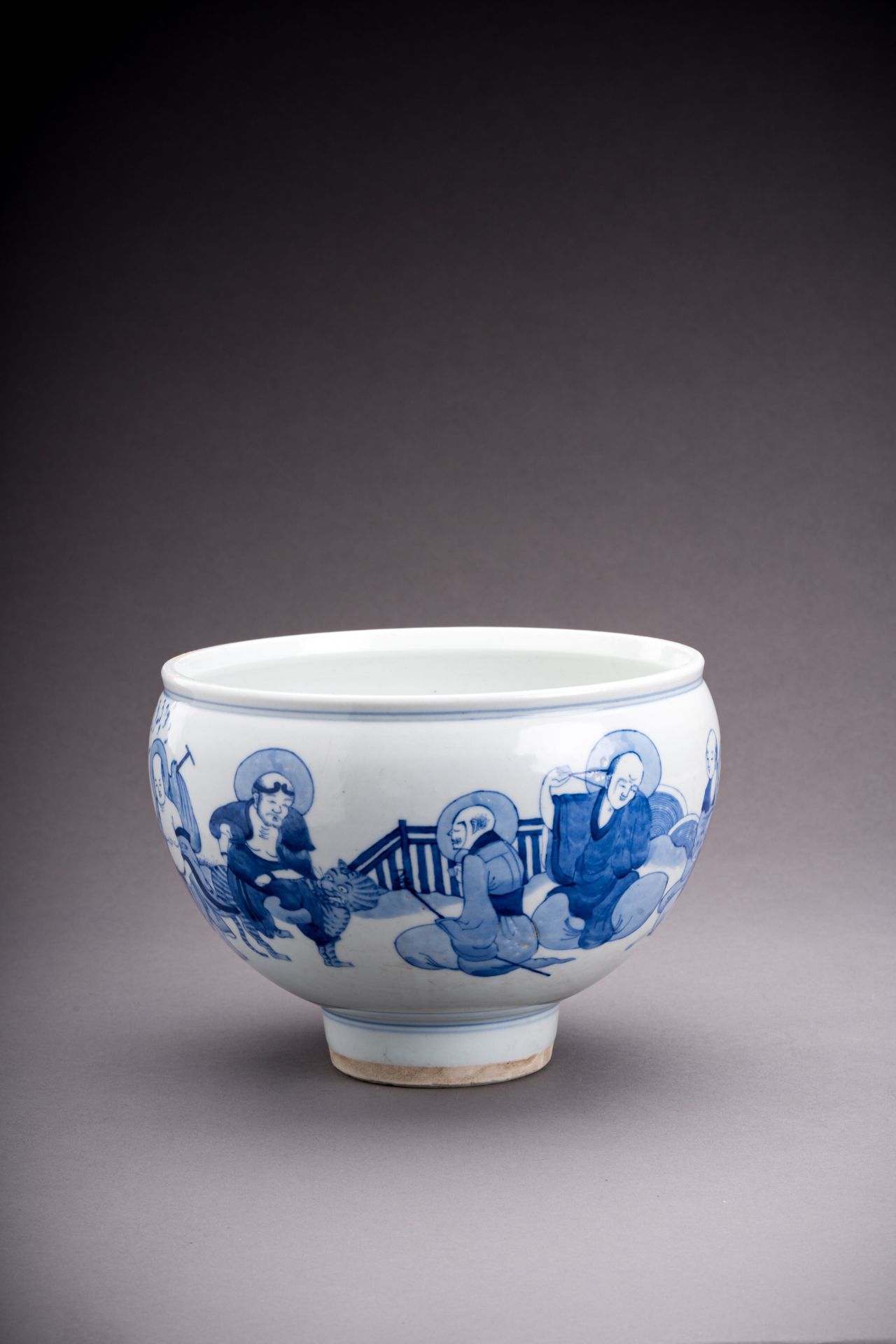 A BLUE AND WHITE PORCELAIN JARDINIERE, 1900s - Bild 7 aus 9