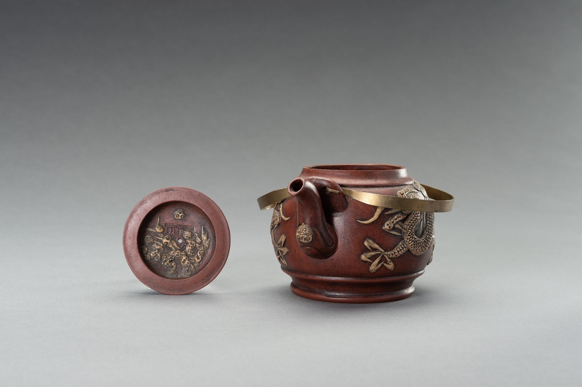 A ZISHA PORCELAIN TEAPOT WITH DRAGONS, REPUBLIC PERIOD - Image 8 of 13