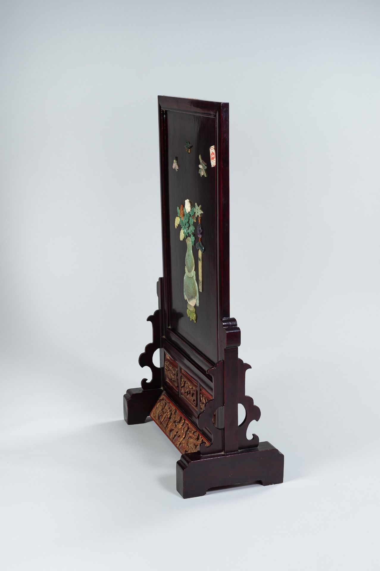 A LACQUERED WOOD TABLE SCREEN WITH INLAYS - Image 6 of 6