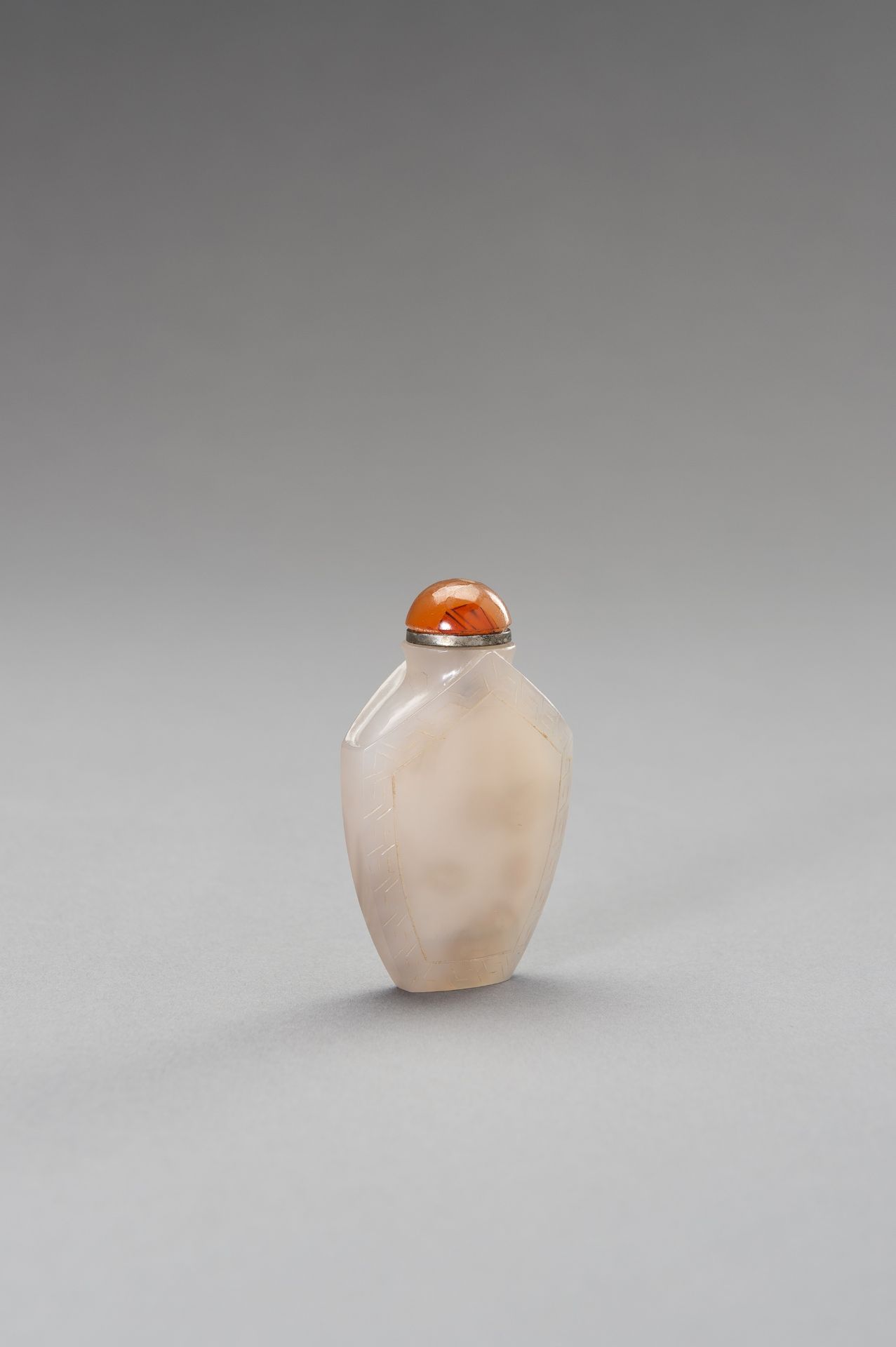 AN AGATE SNUFF BOTTLE, QING - Image 6 of 11