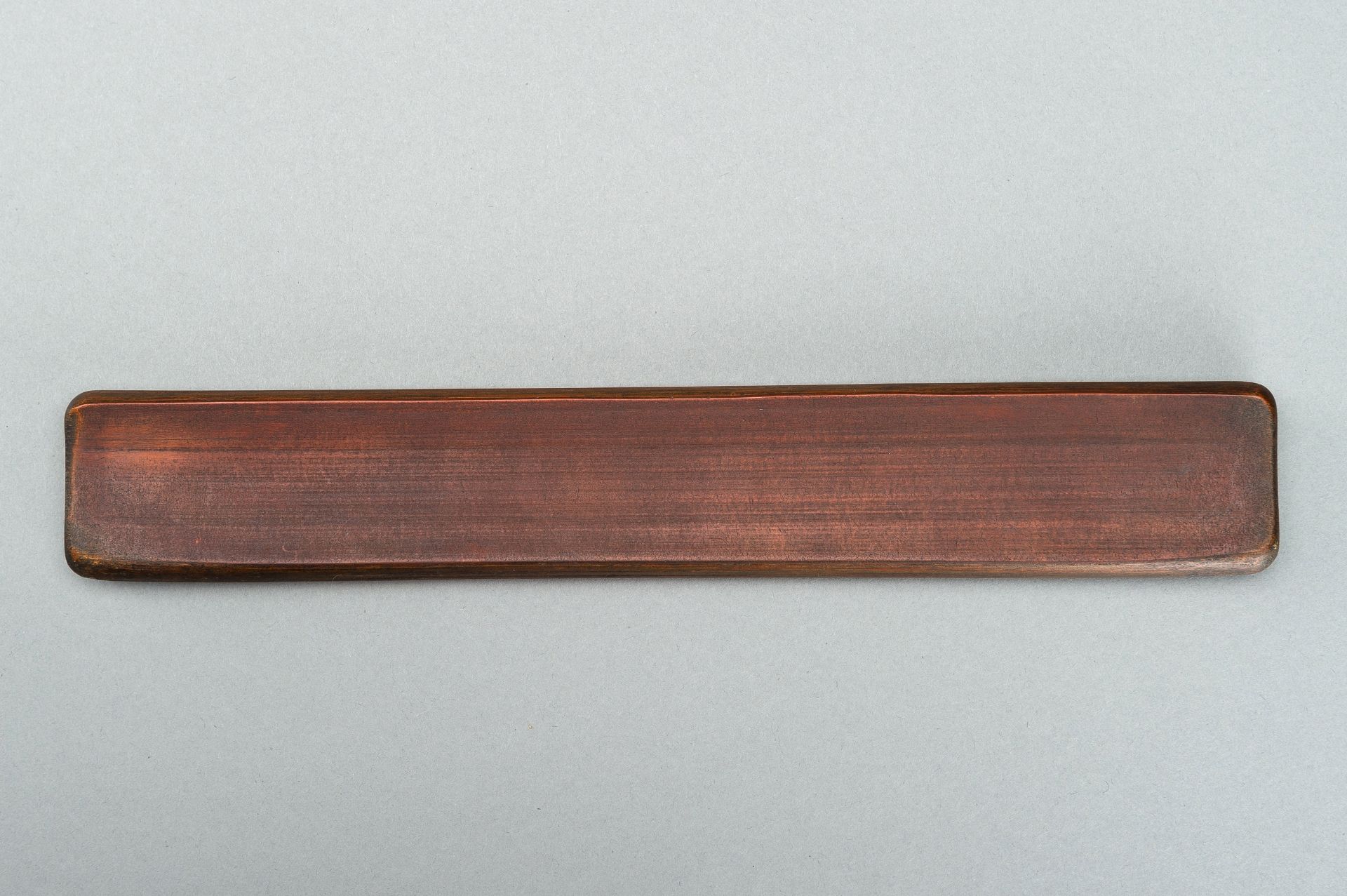 A BAMBOO WRIST REST WITH CALIGRAPHY - Image 8 of 9