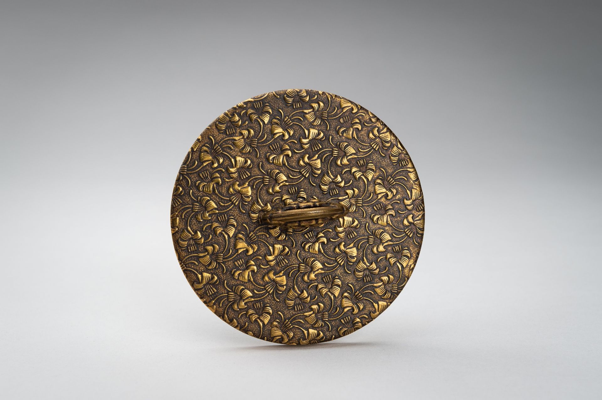 A CIRCULAR BRONZE BOX WITH COVER, MEIJI - Bild 2 aus 11