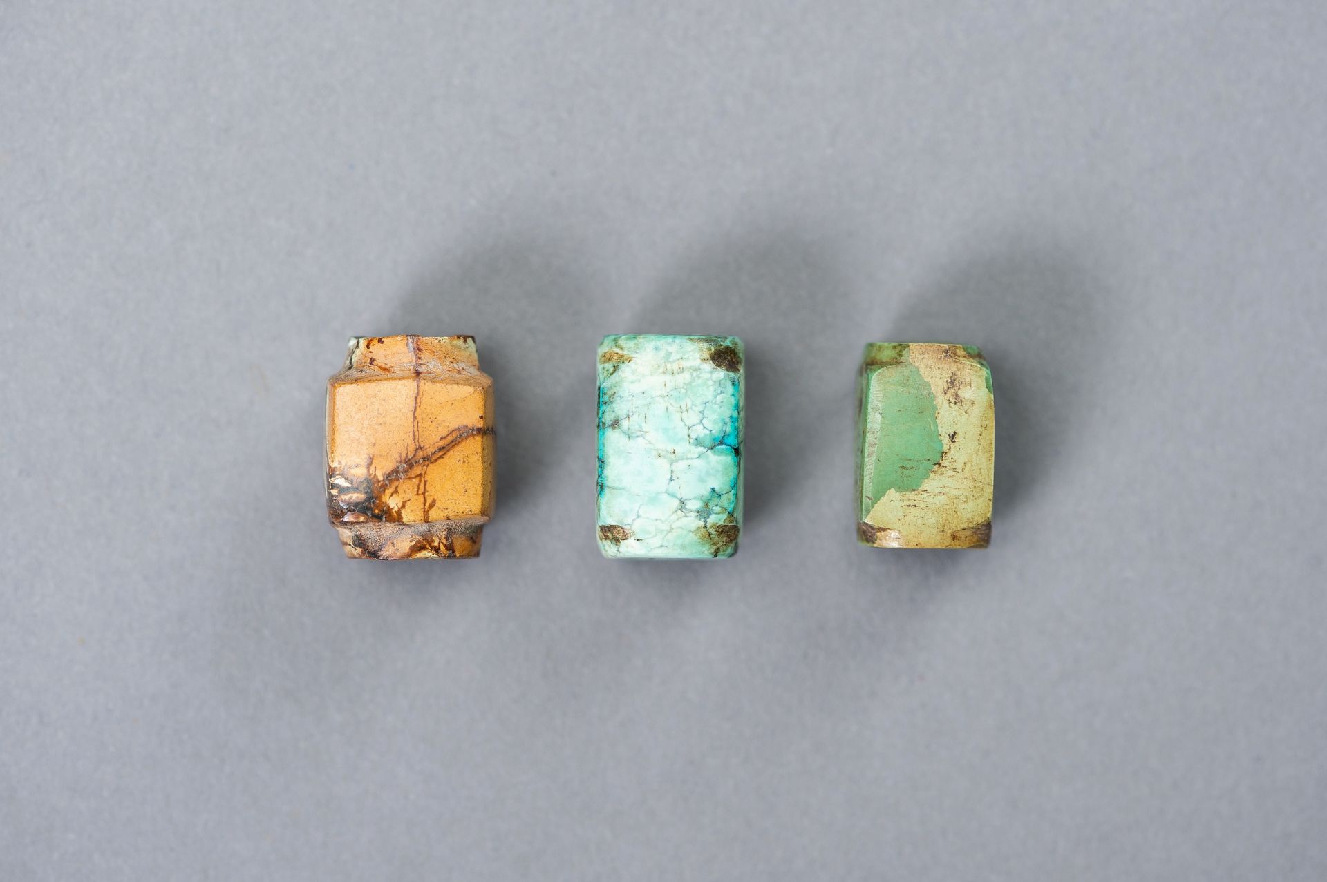 A SET OF FOUR MINIATURE CONG BEADS, MING DYNASTY - Image 3 of 11