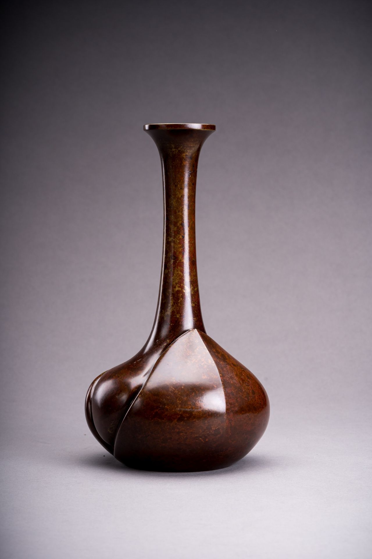 A BRONZE 'HOPE' VASE, BY NAKAJIMA MITSUO YASUMI II (1906-1988) - Image 2 of 9