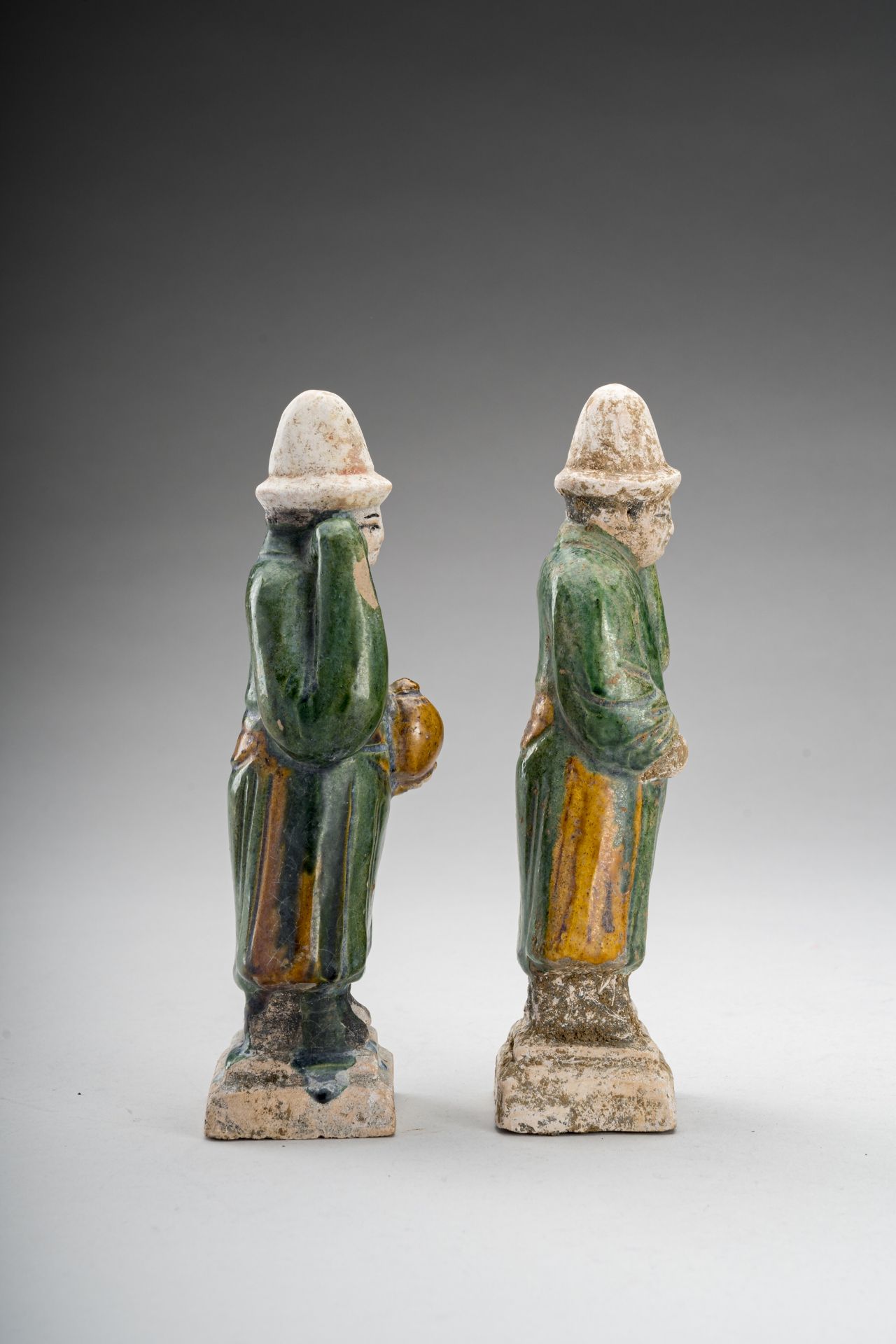 TWO SANCAI-GLAZED POTTERY FIGURES OF ATTENDANTS - Bild 6 aus 8