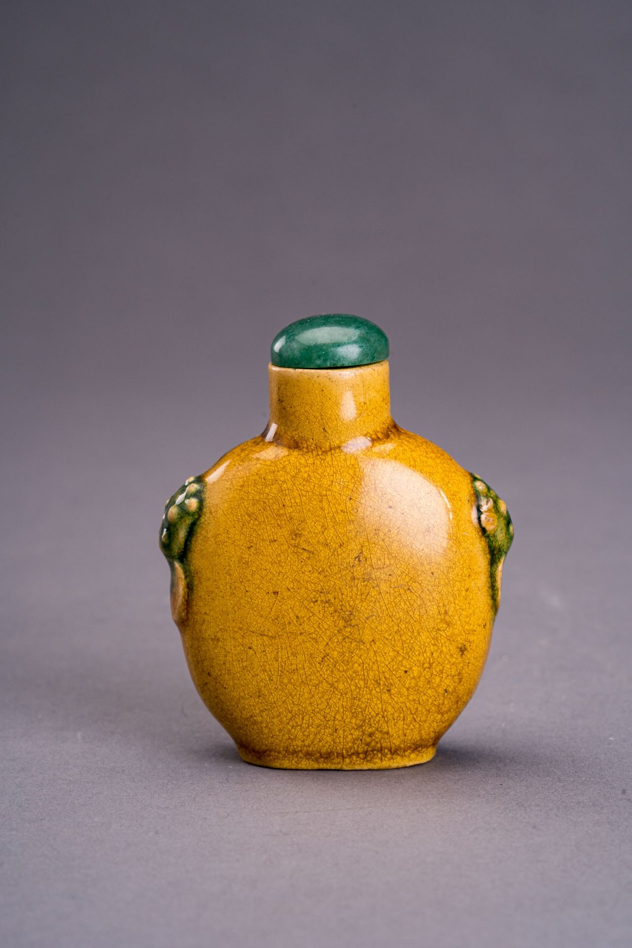 A YELLOW GLAZED CERAMIC SNUFF BOTTLE, c. 1920s - Image 2 of 6