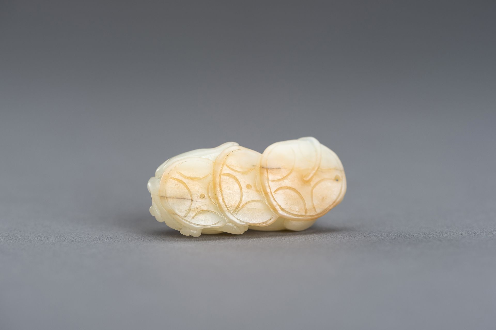 A WHITE AND RUSSET JADE PENDANT OF A BUDDHIST LION, QING DYNASTY - Image 12 of 12