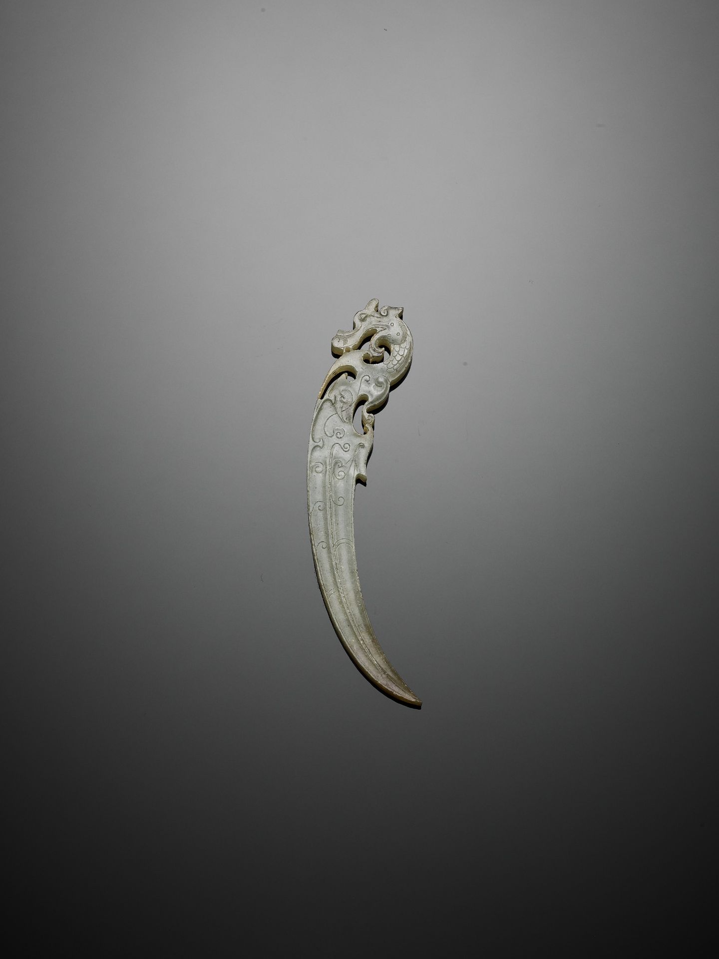 A JADE 'DRAGON' PENDANT, XI, WARRING STATES PERIOD - Image 6 of 9