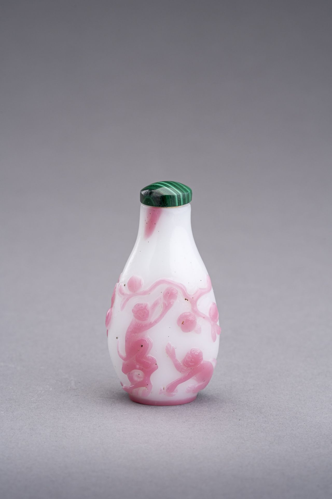 A PINK OVERLAY GLASS SNUFF BOTTLE, QING DYNASTY - Image 3 of 6