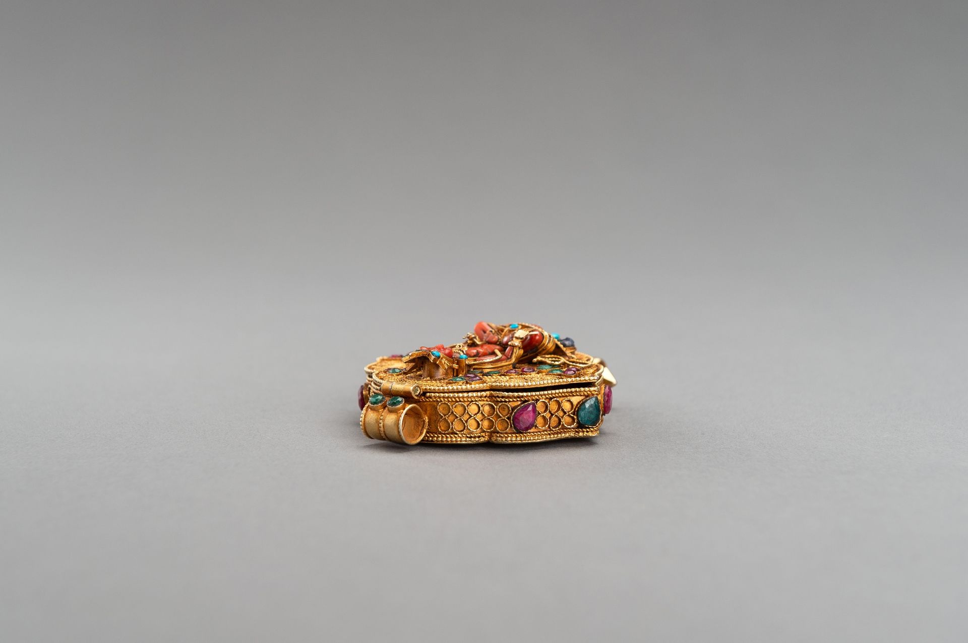 AN INLAID AND GILT AMULET-CONTAINER GAU WITH VAJRASATTVA - Image 7 of 17