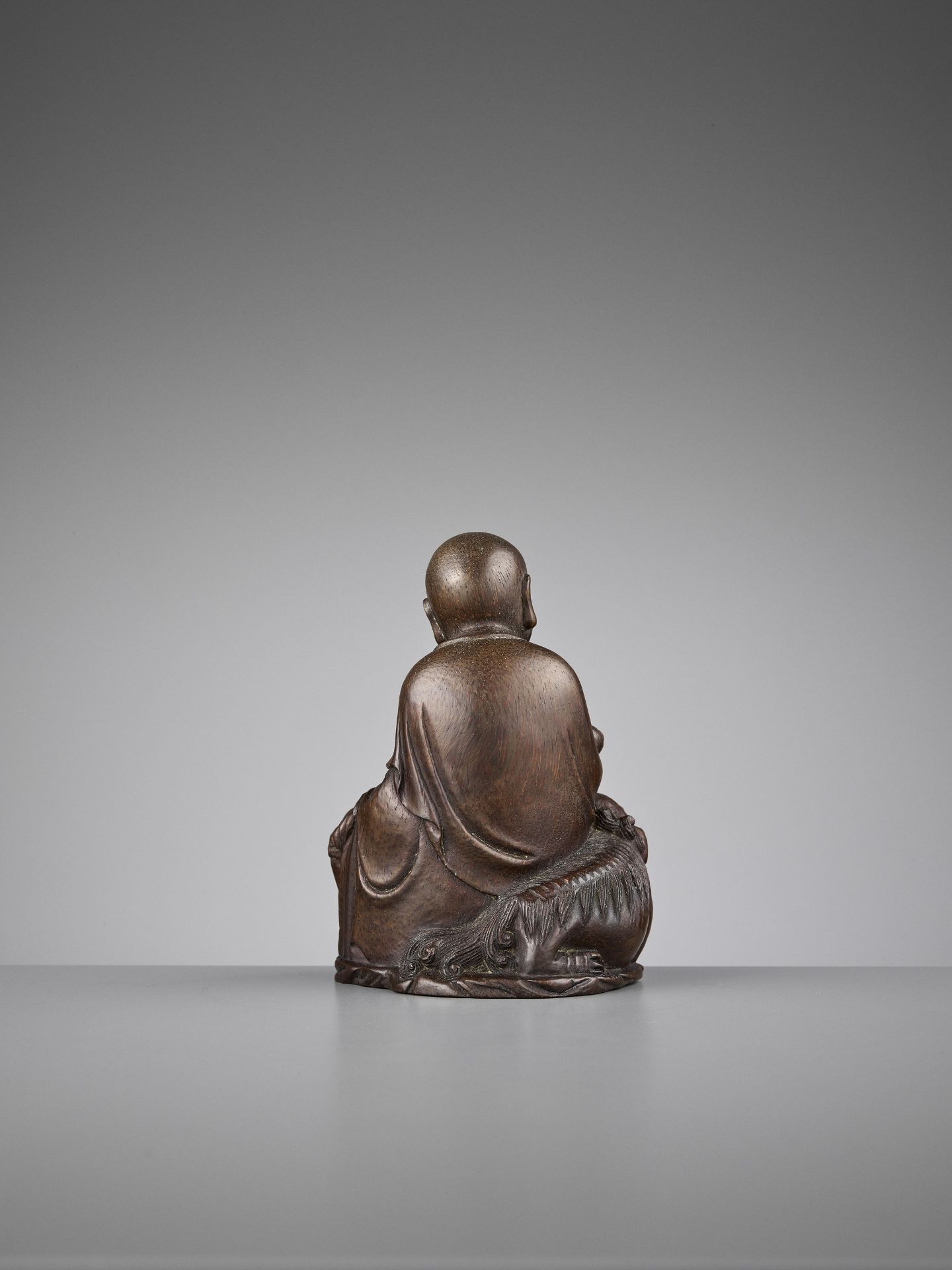 A BAMBOO FIGURE OF A LUOHAN AND BUDDHIST LION, QING - Image 6 of 10