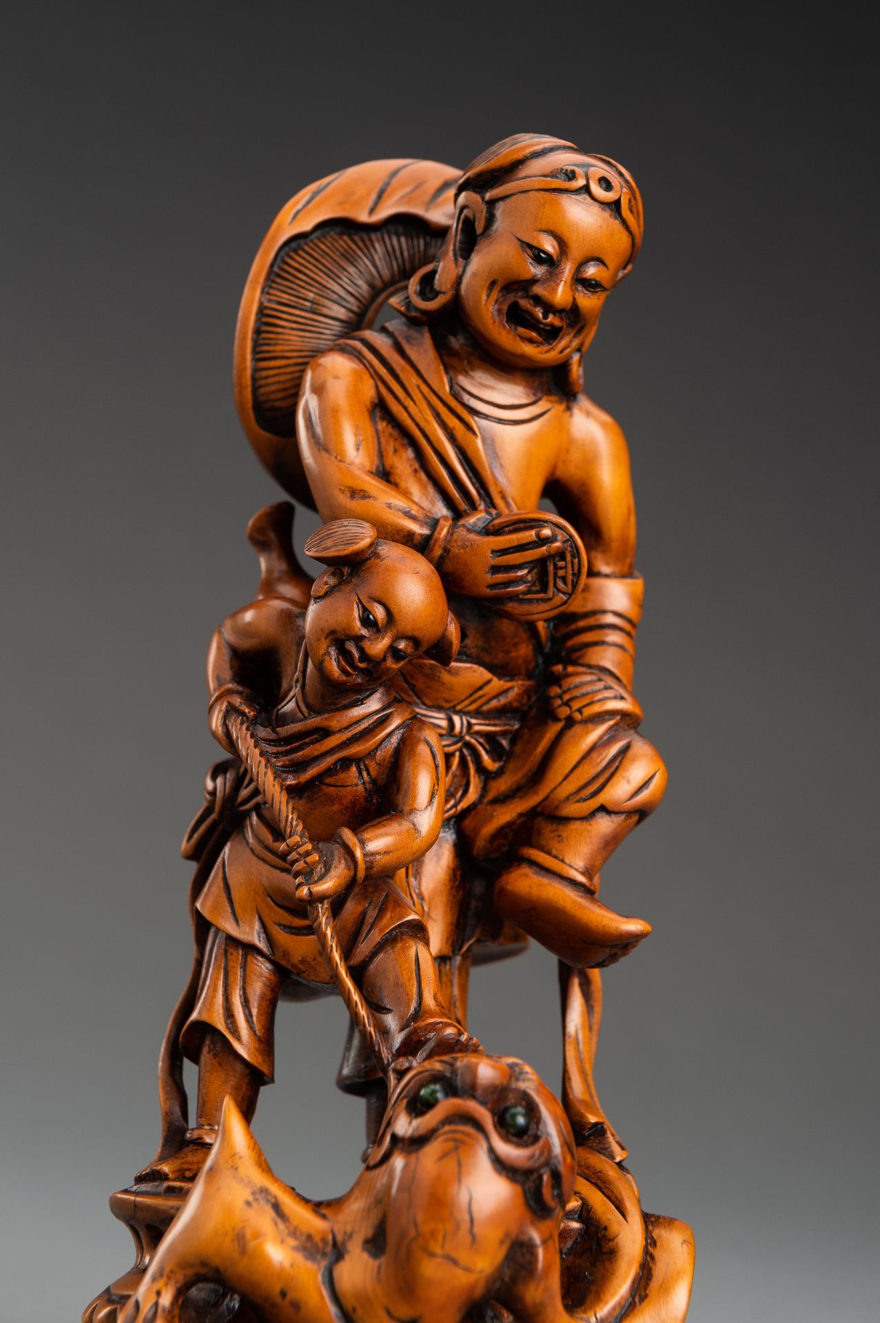 A WOOD FIGURE OF LIU HAI CATCHING THE THREE-LEGGED TOAD, 1900s - Image 2 of 11