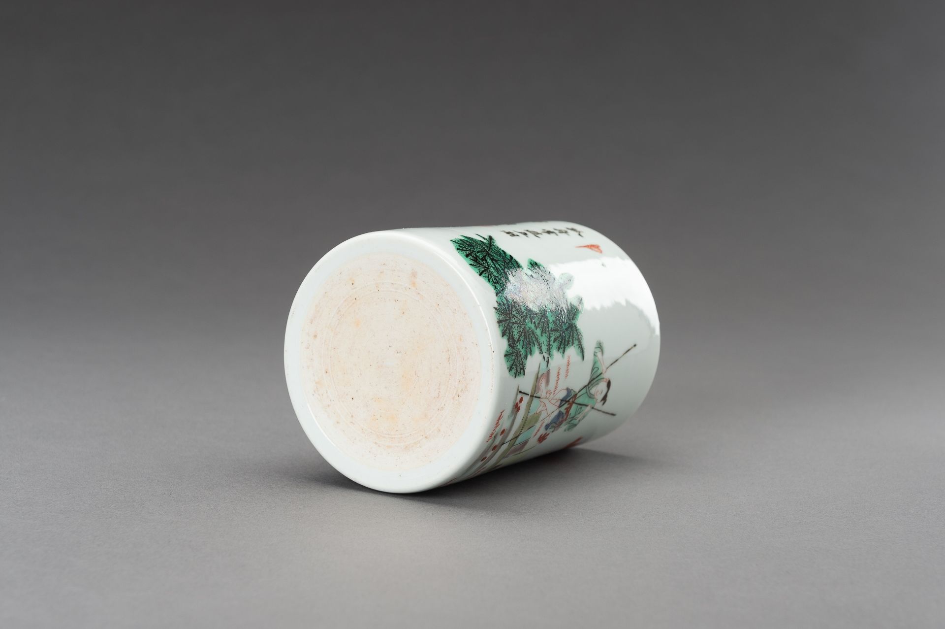 A FAMILLE VERTE PORCELAIN BRUSHPOT, BITONG - Image 10 of 10