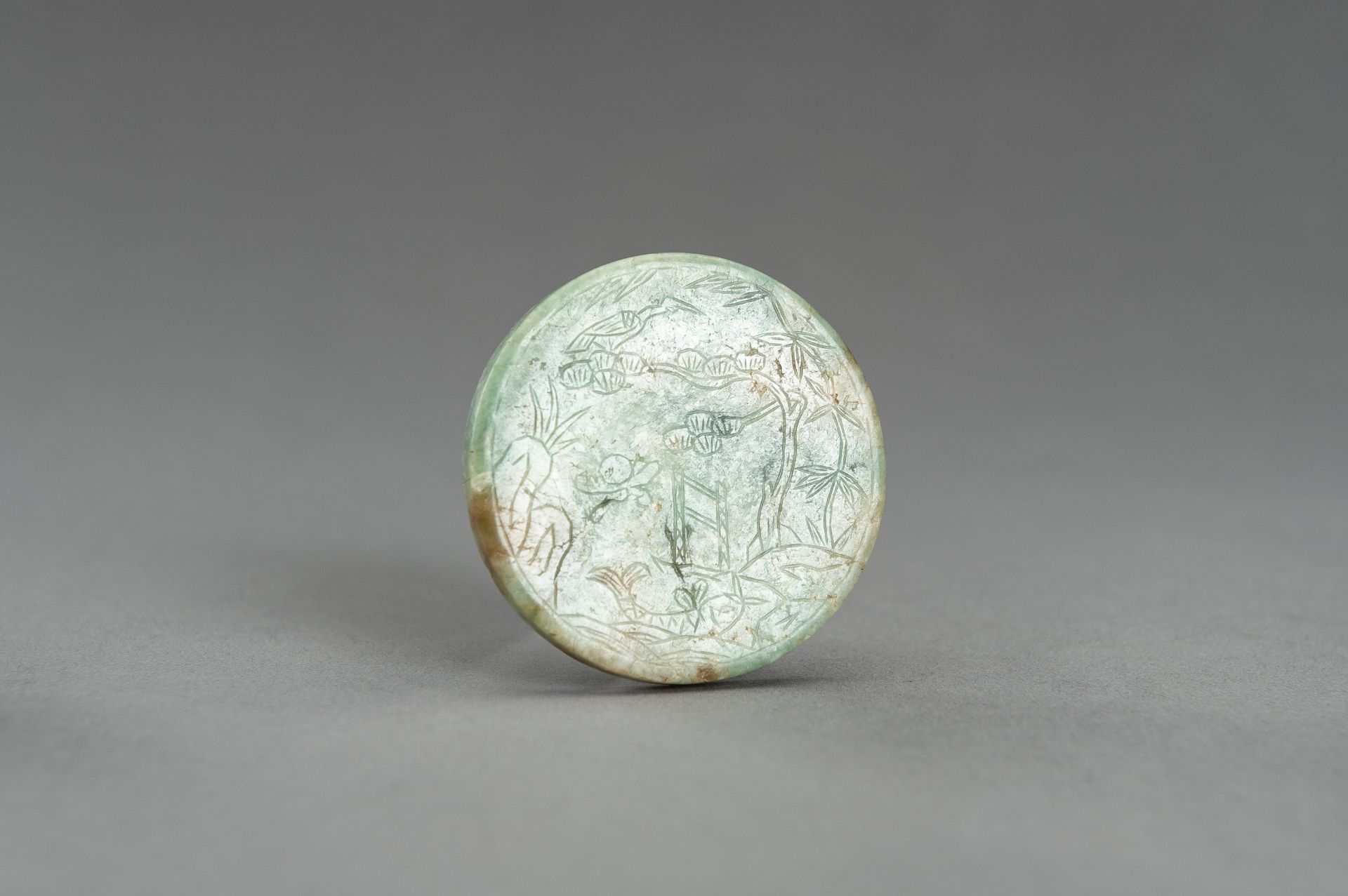 A LOT WITH TWO DECORATIVE JADE & HARDSTONE DISCS - Image 3 of 10