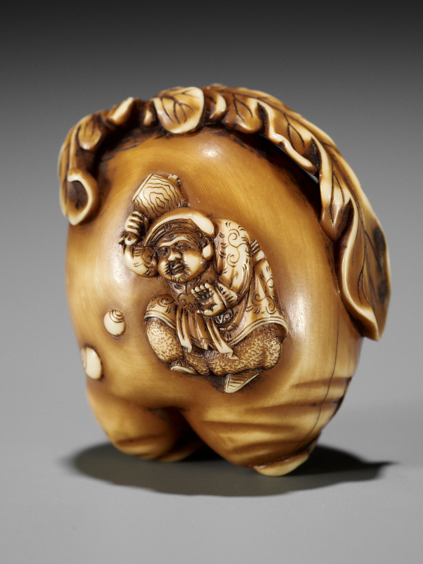 MITSUSADA: A FINE IVORY NETSUKE OF A DAIKON (FORKED RADISH) WITH DAIKOKU - Image 2 of 11