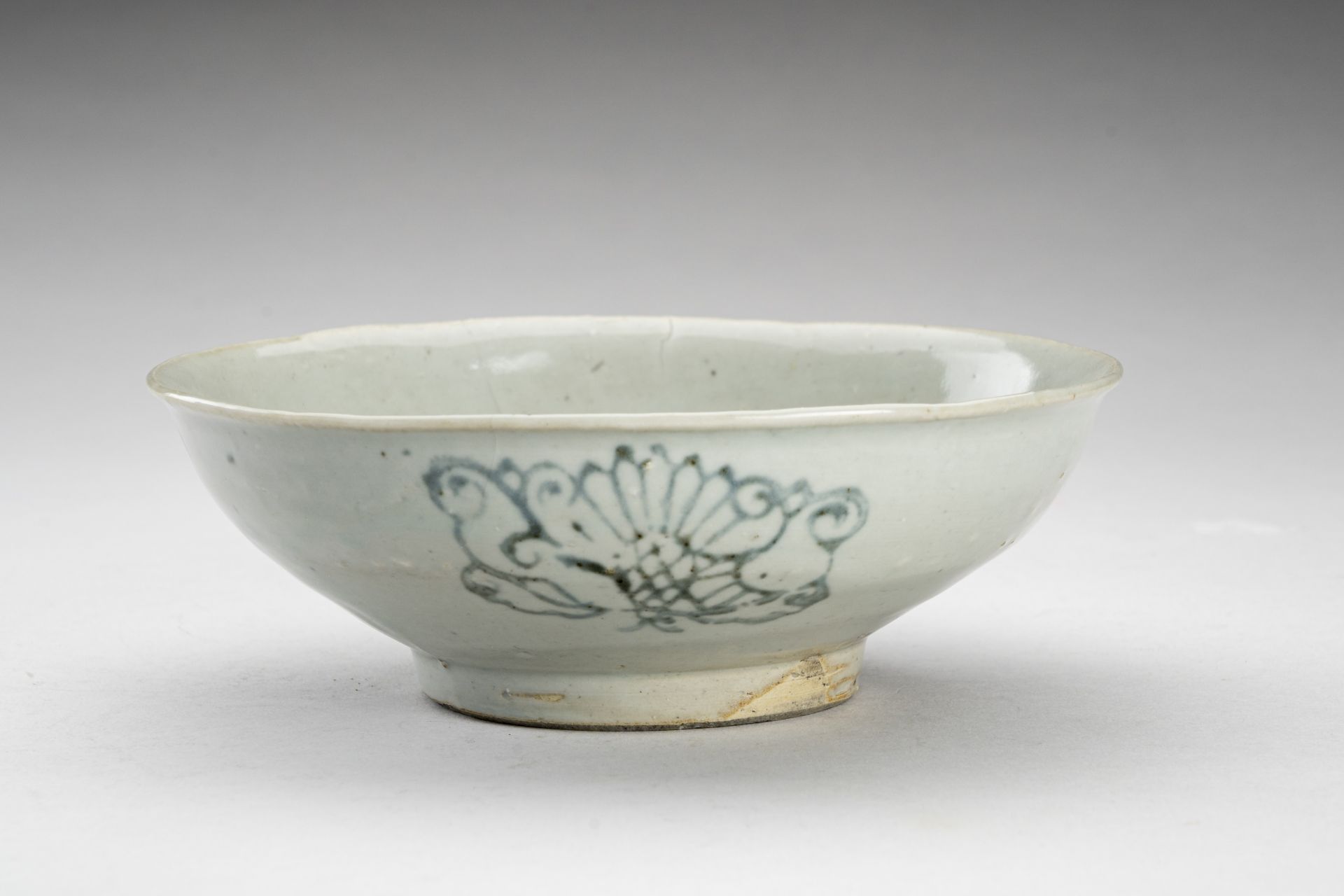 A KOREAN UNDERGLAZE BLUE PORCELAIN BOWL - Image 6 of 7