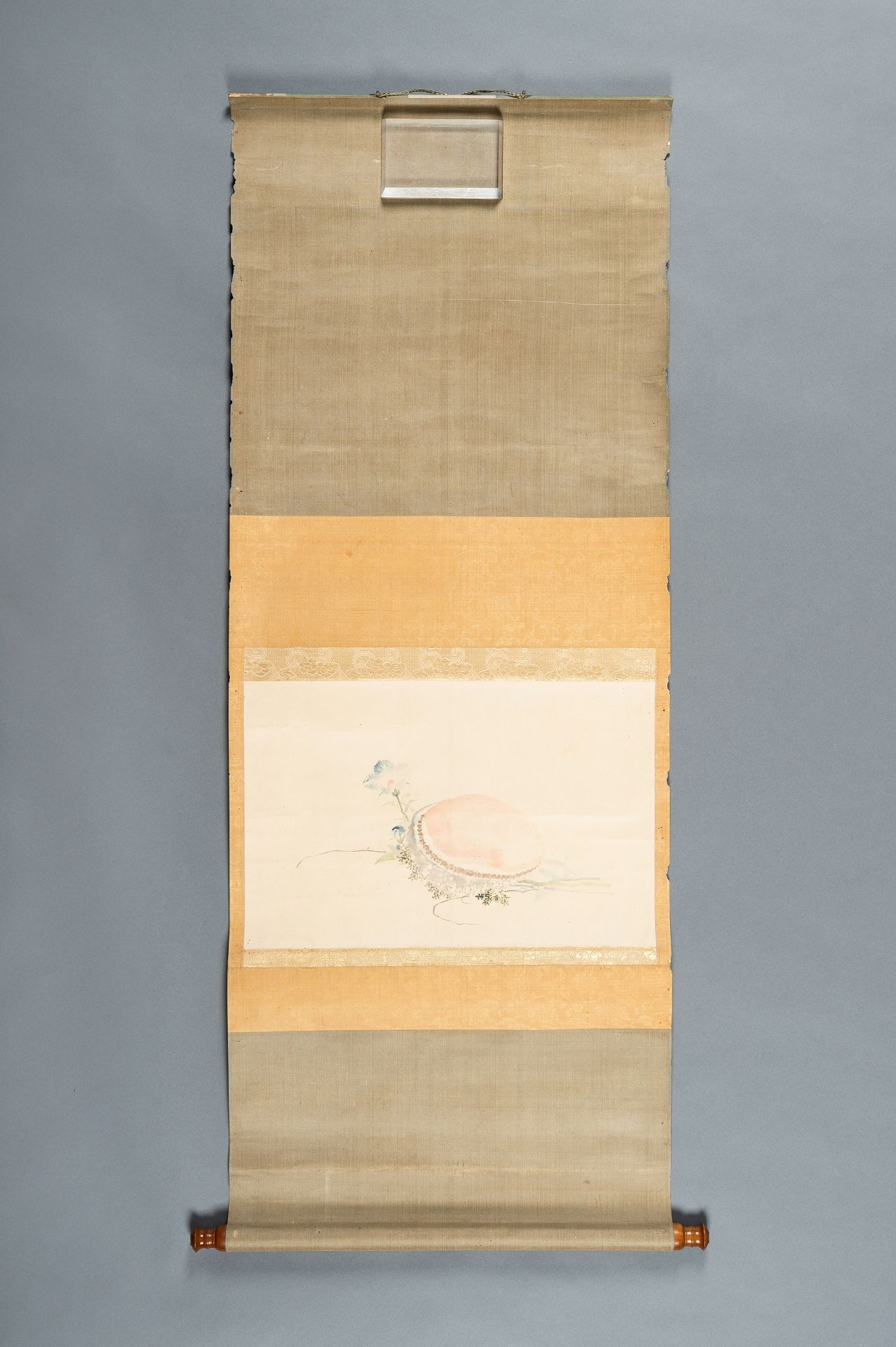 A SCROLL PAINTING OF AN AWABI SHELL, 19th CENTURY - Bild 2 aus 7