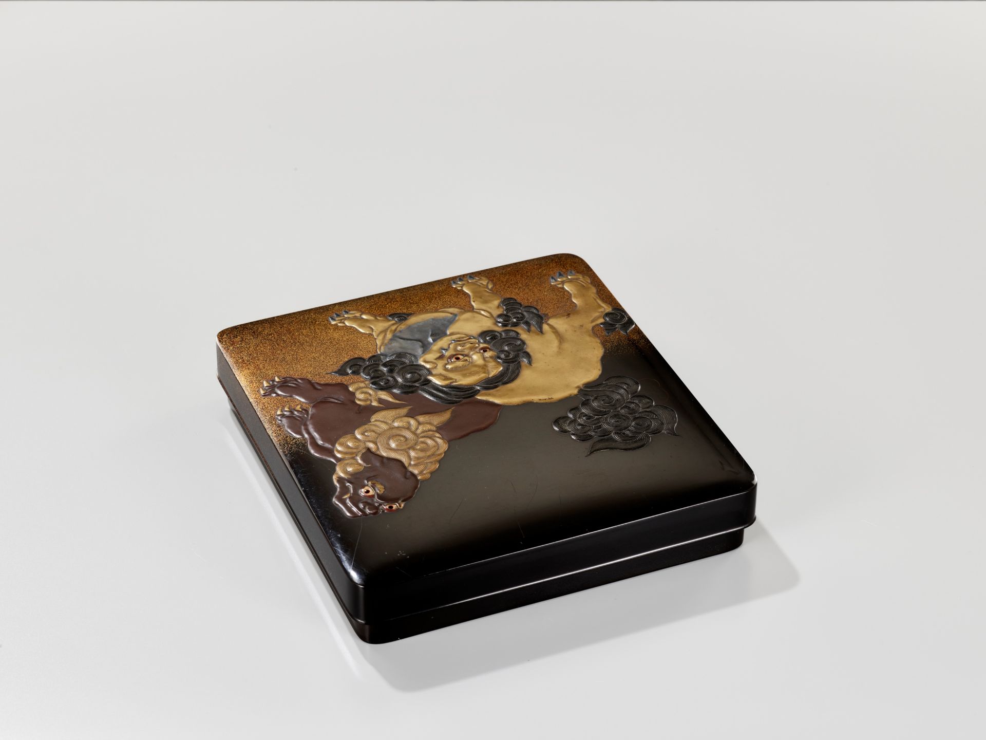 A LACQUER SUZURIBAKO DEPICTING SHISHI AND HOTEI - Image 8 of 11