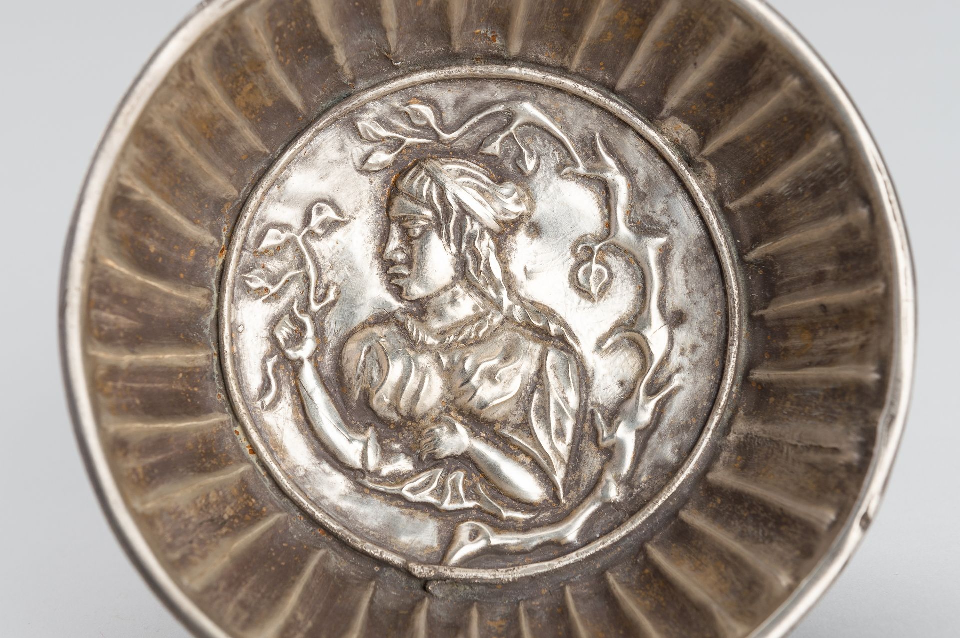 A GHANDARAN SILVER REPOUSSE BOWL WITH FEMALE FIGURE - Image 3 of 11