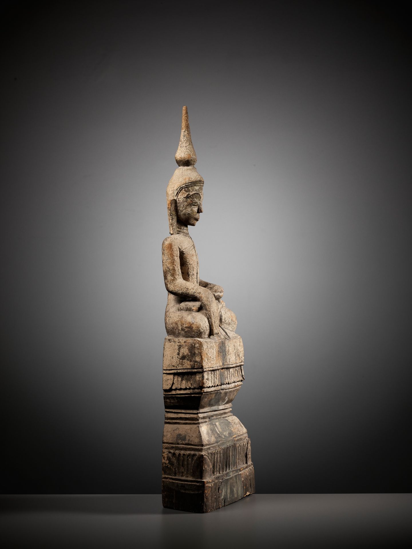 A LARGE SHAN STYLE WOOD CARVING OF BUDDHA - Image 5 of 7