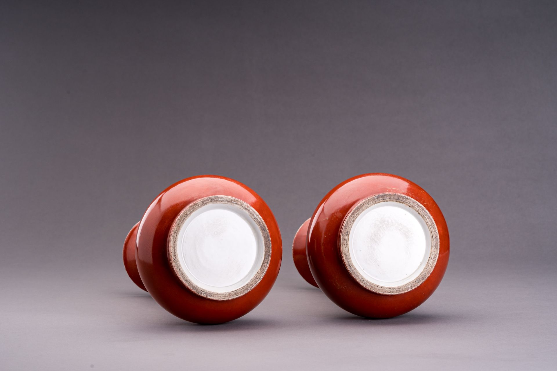 A PAIR OF A COPPER-RED PORCELAIN BOTTLE VASES - Image 6 of 6