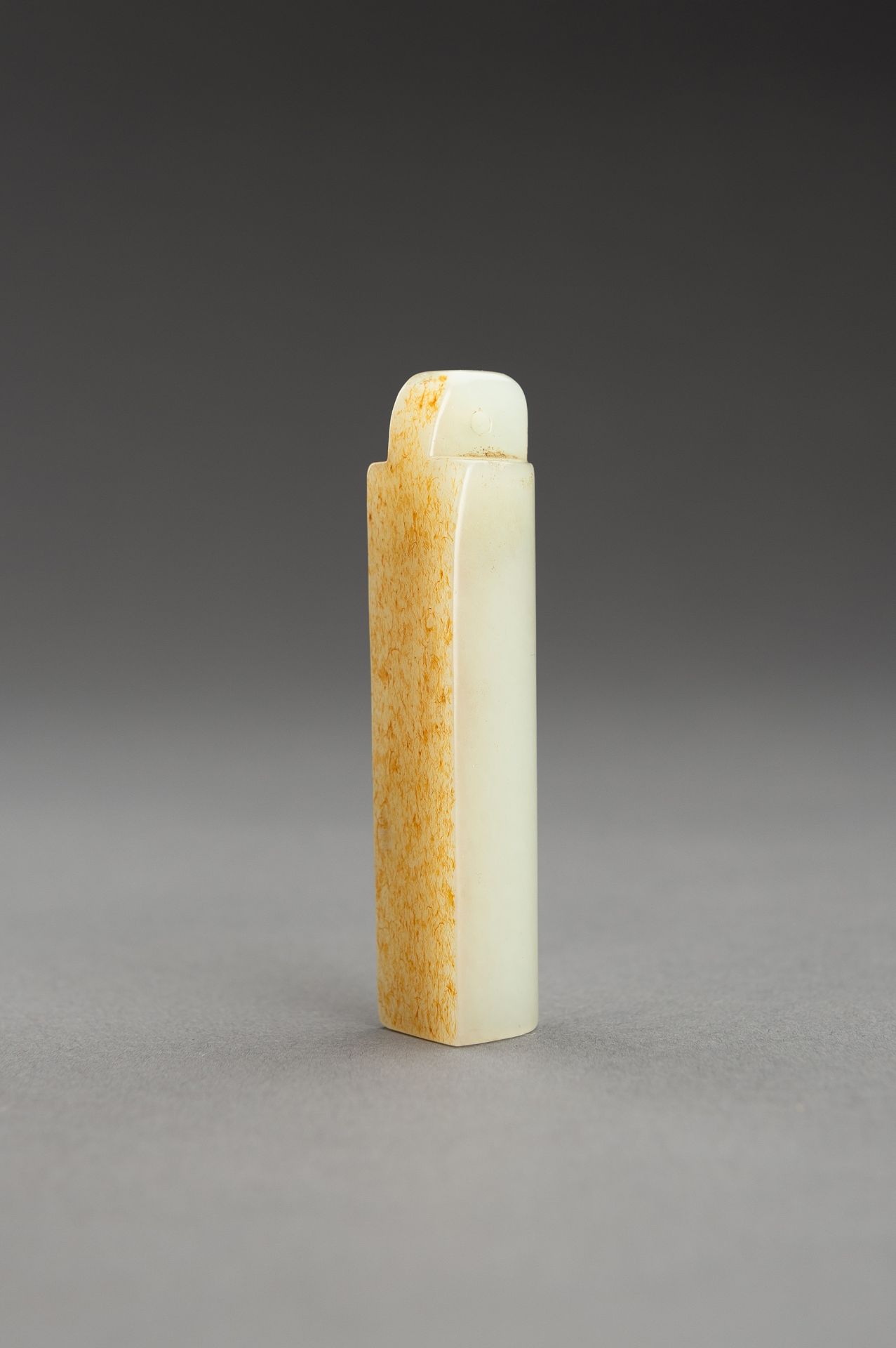 A PALE CELADON AND RUSSET JADE PLUME HOLDER - Image 4 of 9